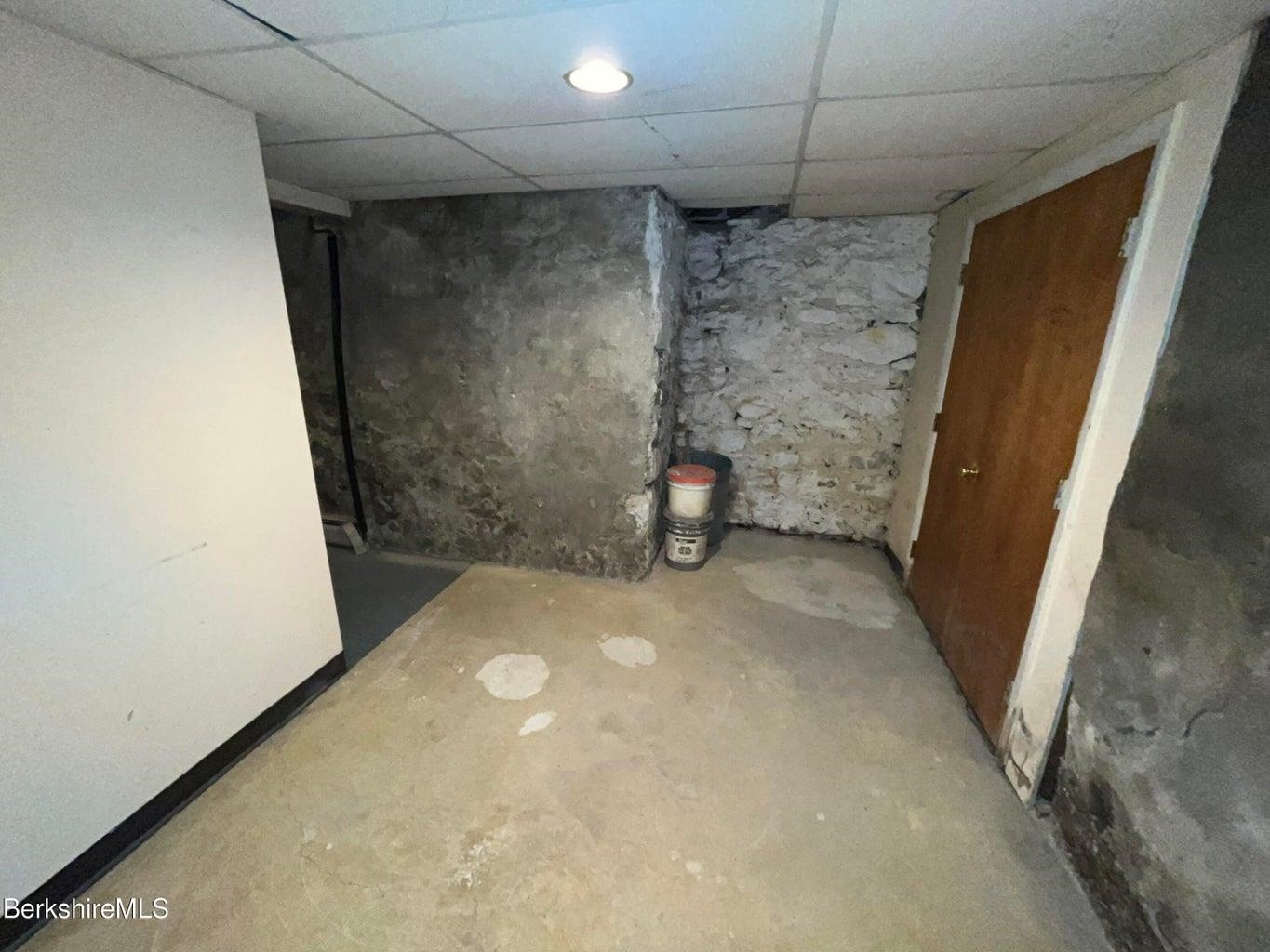 292 West St, Pittsfield, MA 01201