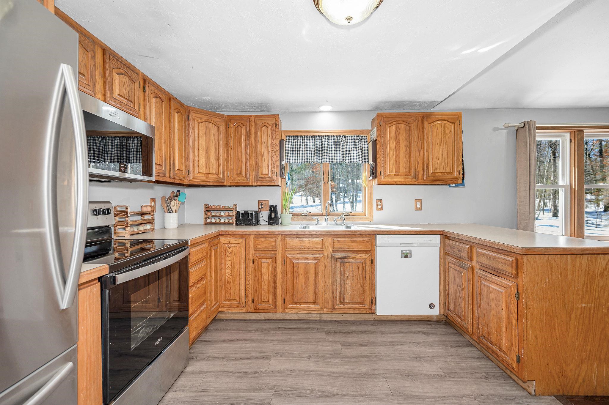 74 Royal Range Rd, Sandown, NH 03873