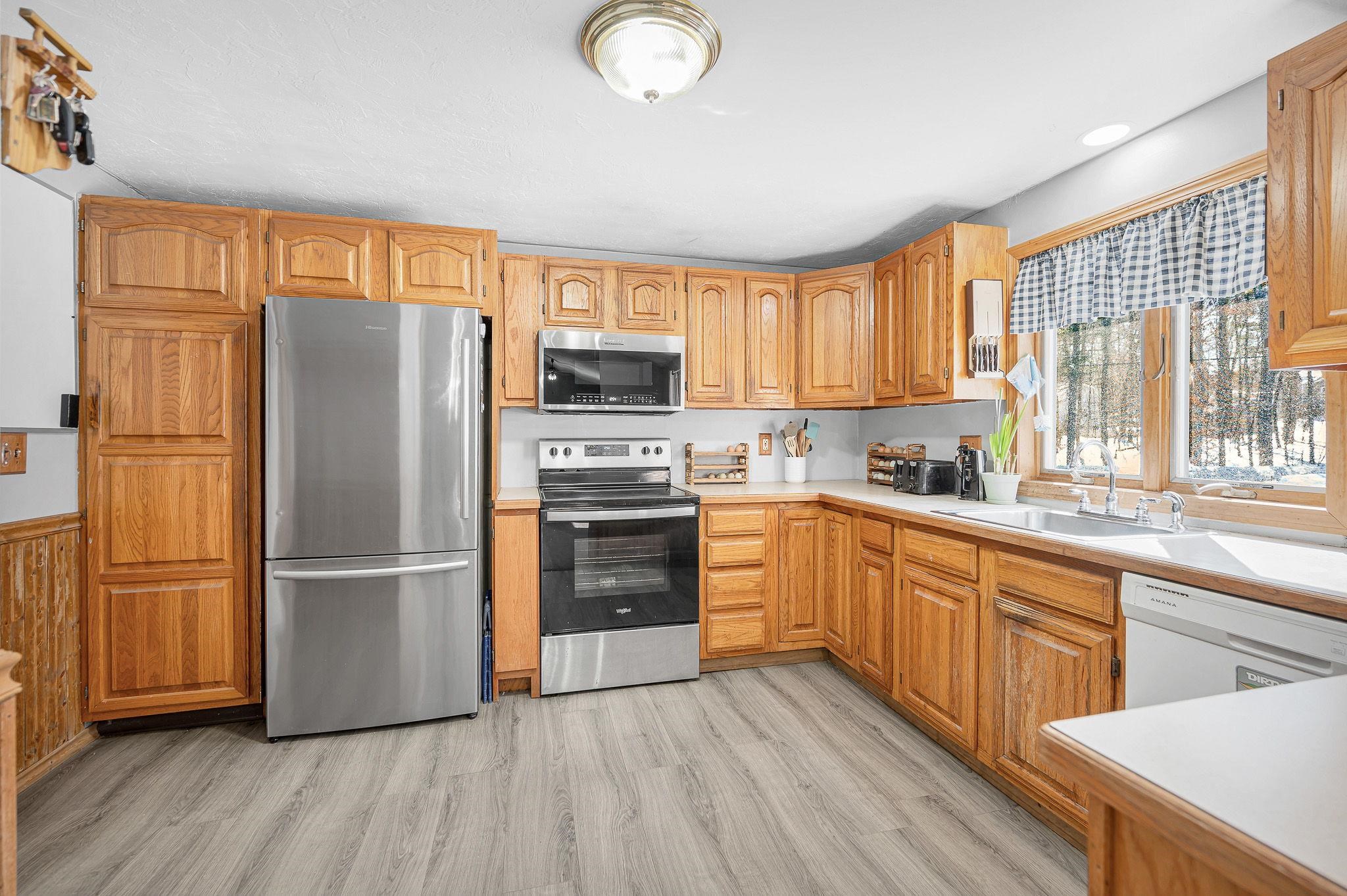 74 Royal Range Rd, Sandown, NH 03873