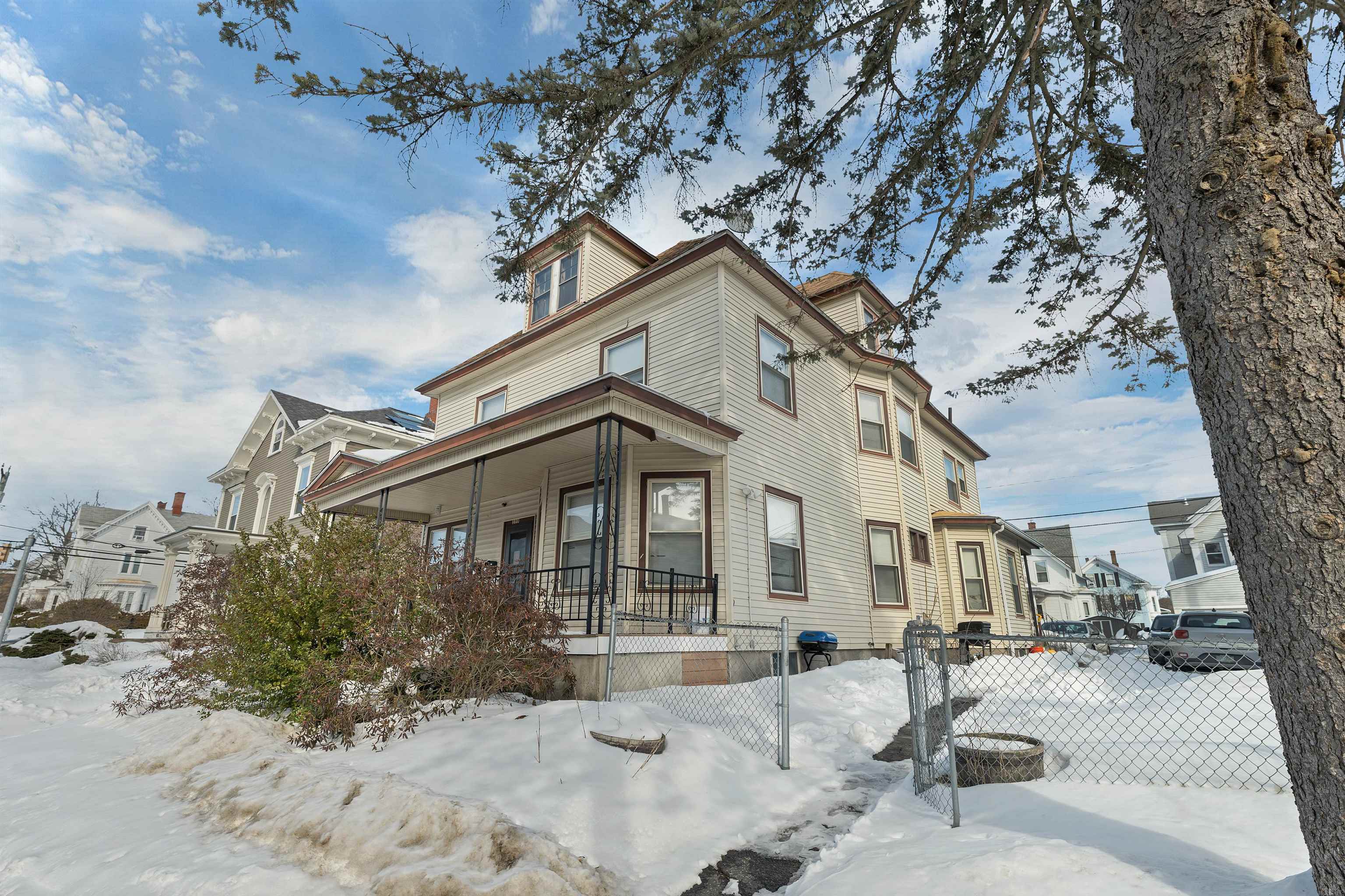 599 Beech St, Manchester, NH 03104