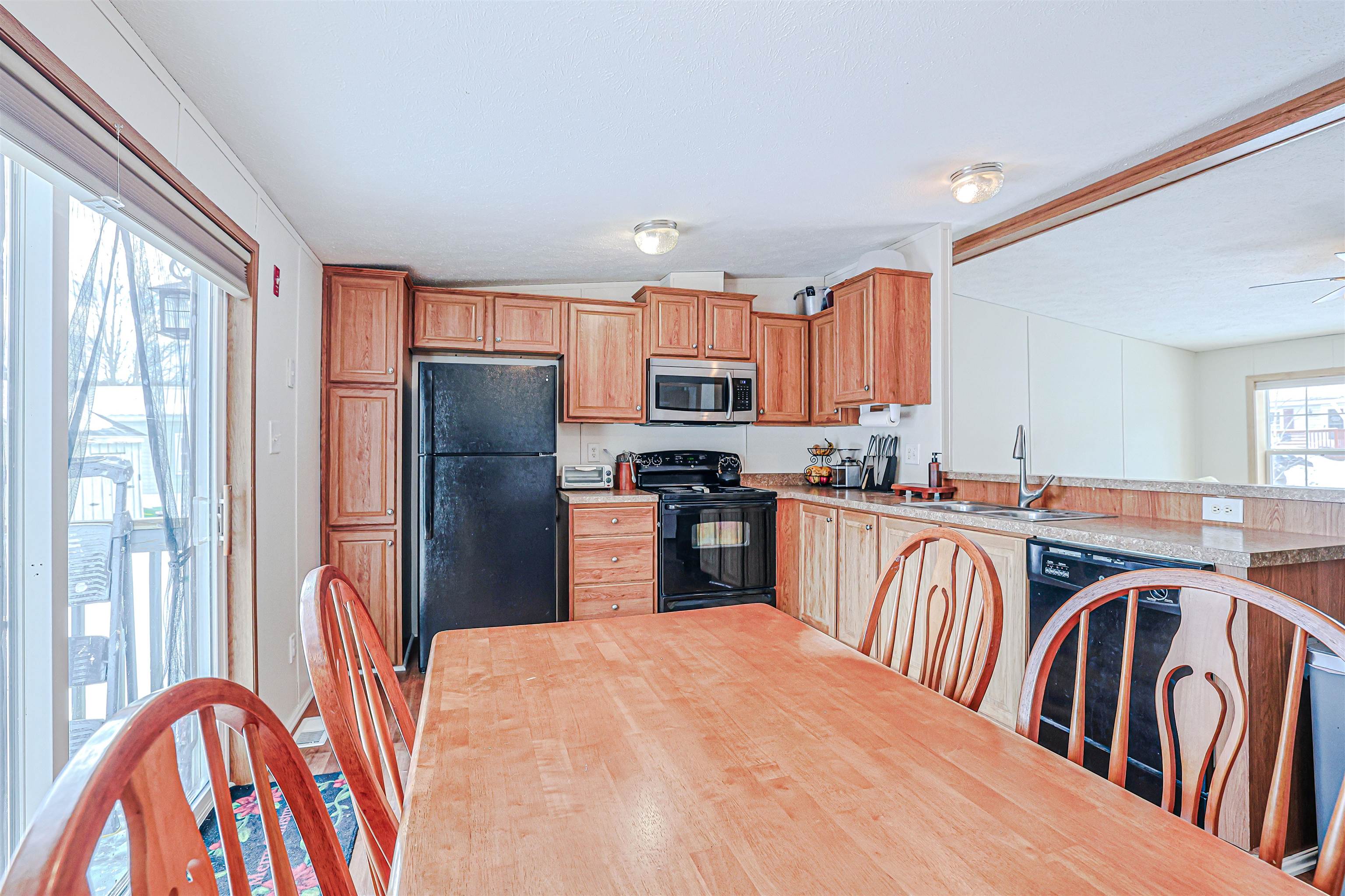 26 Parkwood Dr, Allenstown, NH 03275