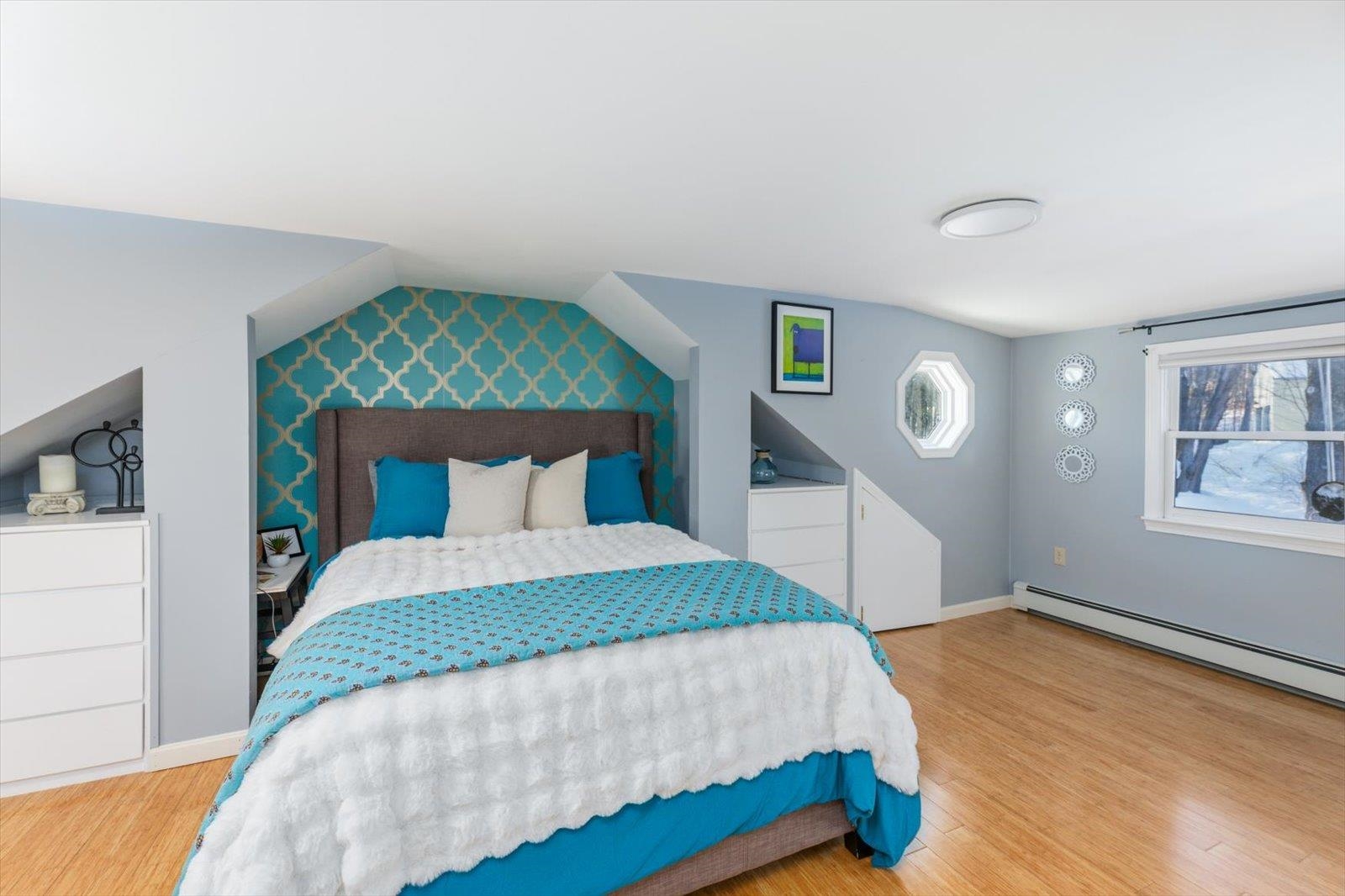 71 Mountain View Dr, Peterborough, NH 03458