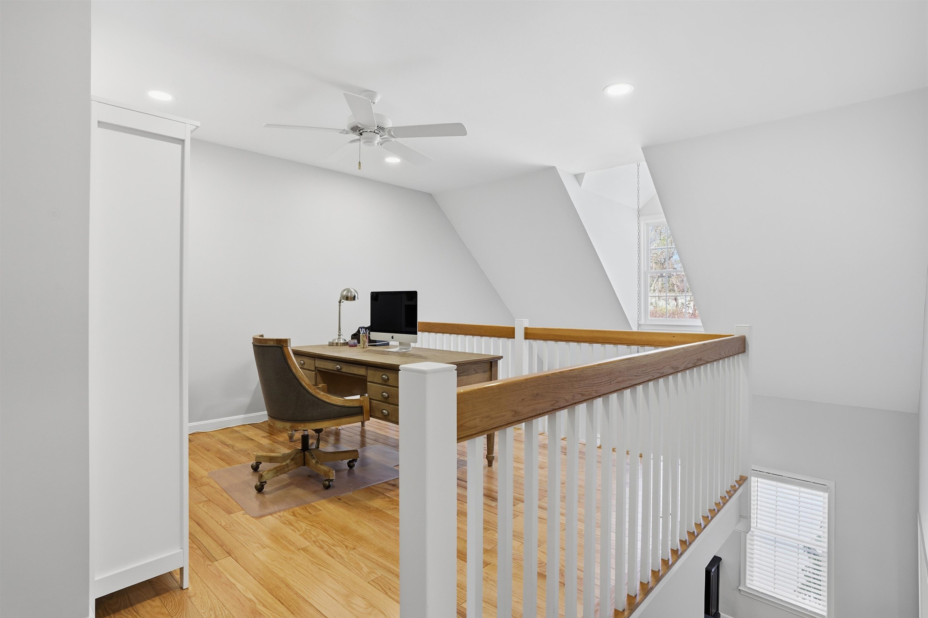 16 Gowing Ln, Amherst, NH 03031