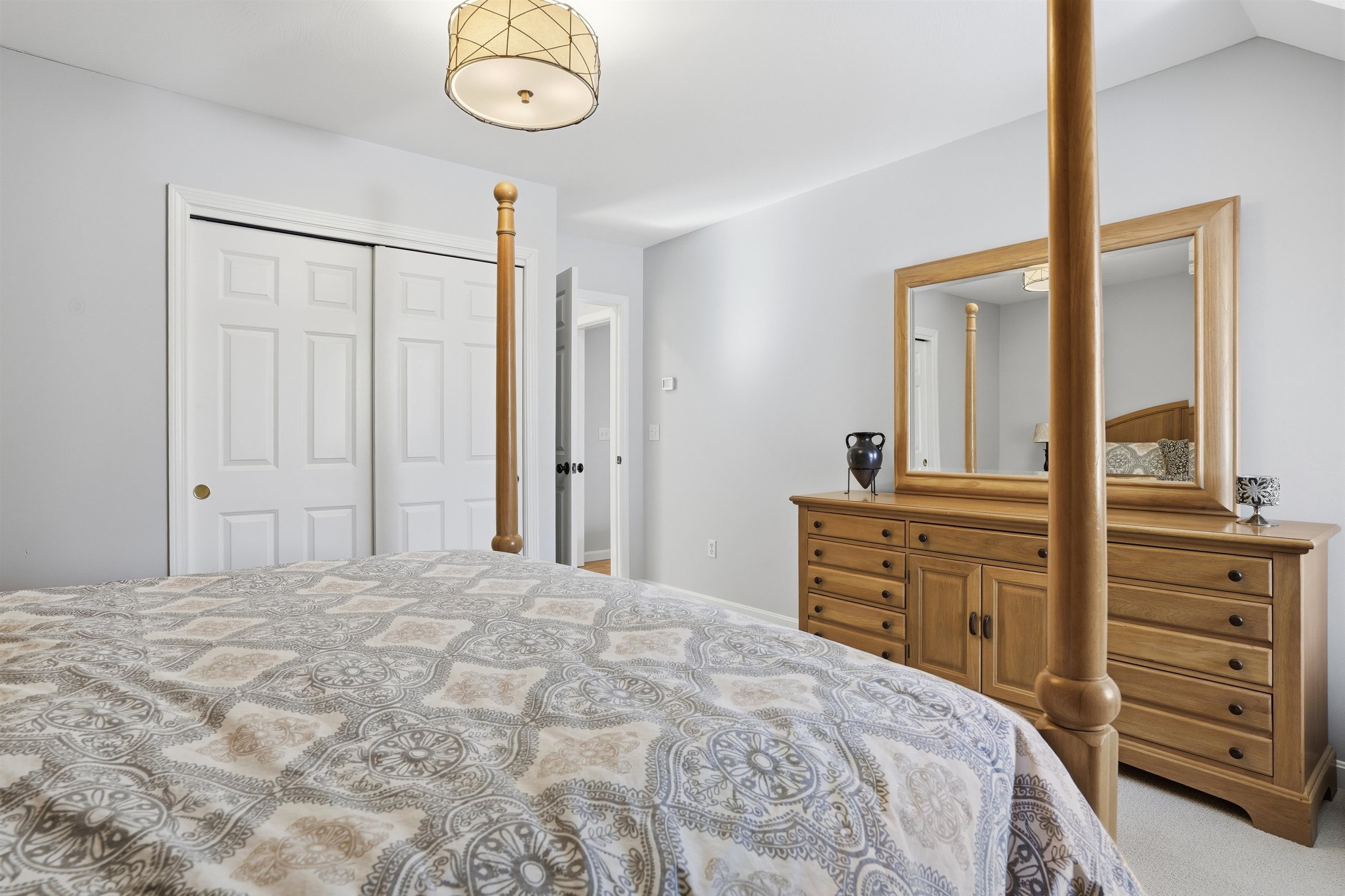 16 Gowing Ln, Amherst, NH 03031