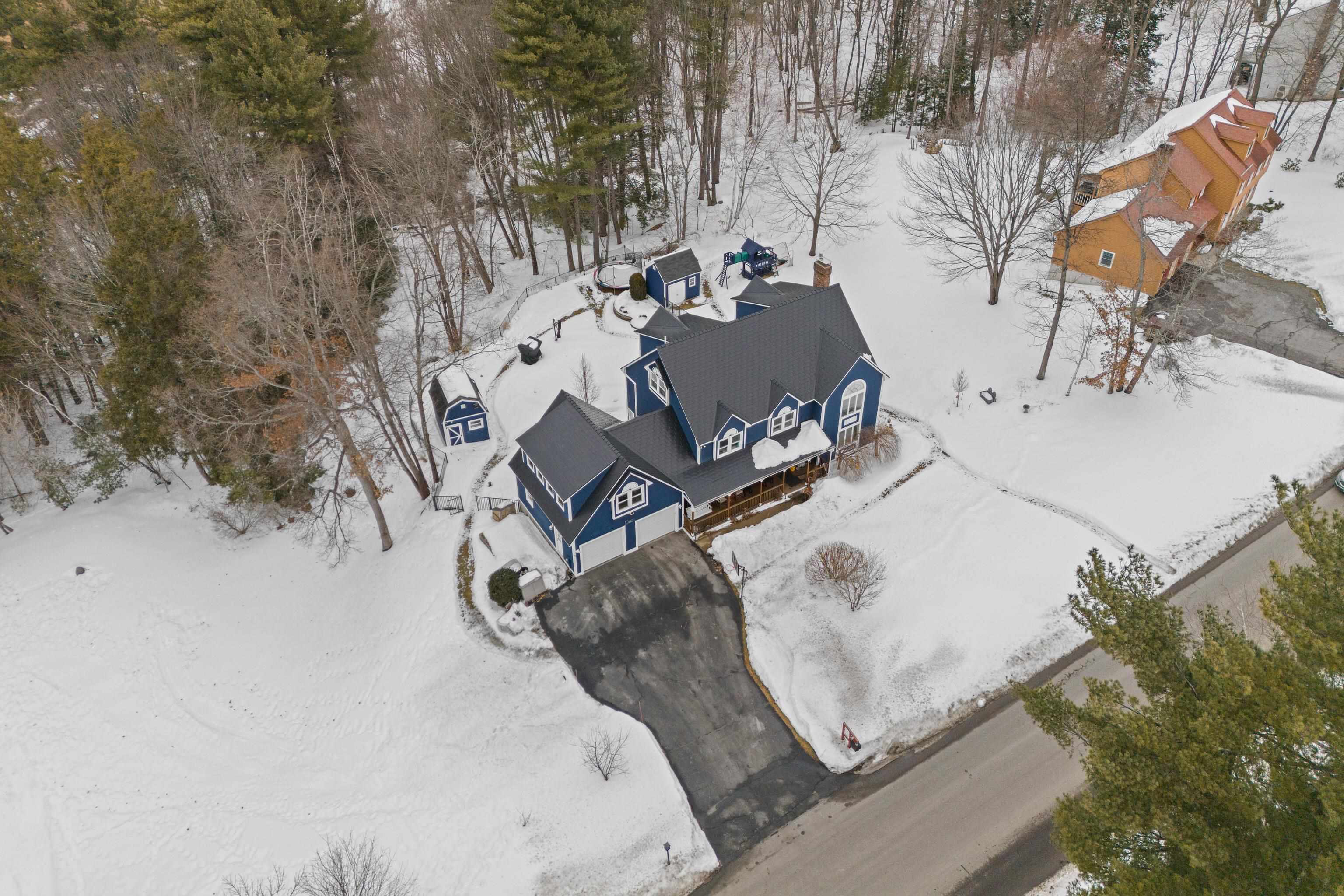 67 Forest St, Londonderry, NH 03053