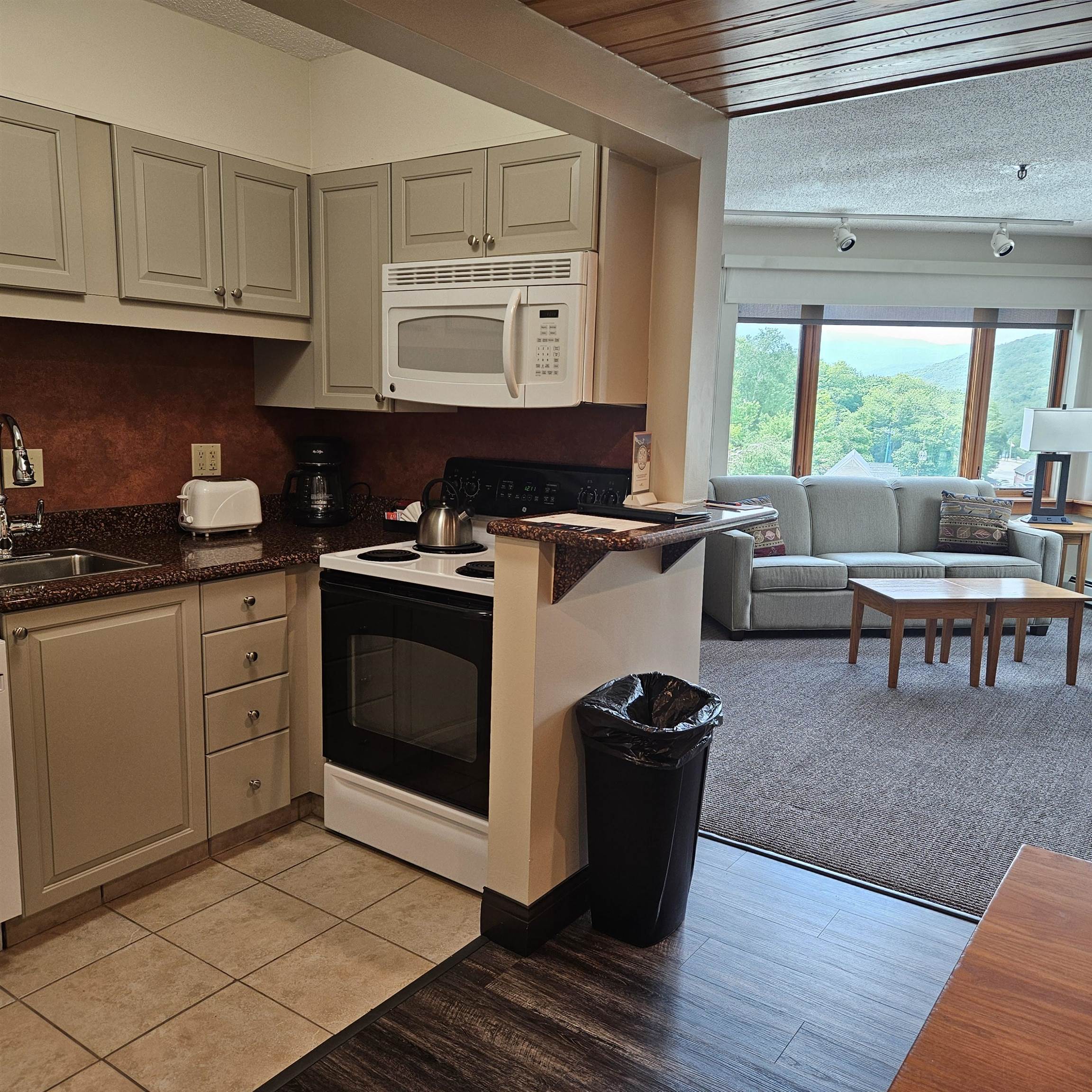 90 Loon Mountain Rd, Lincoln, NH 03251