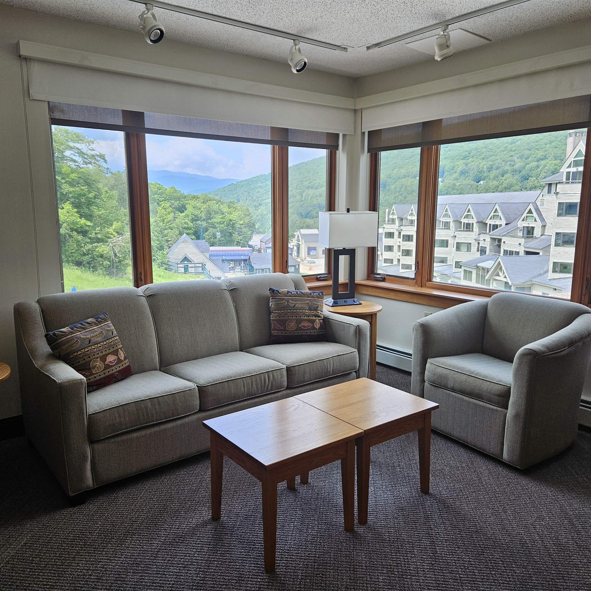 90 Loon Mountain Rd, Lincoln, NH 03251