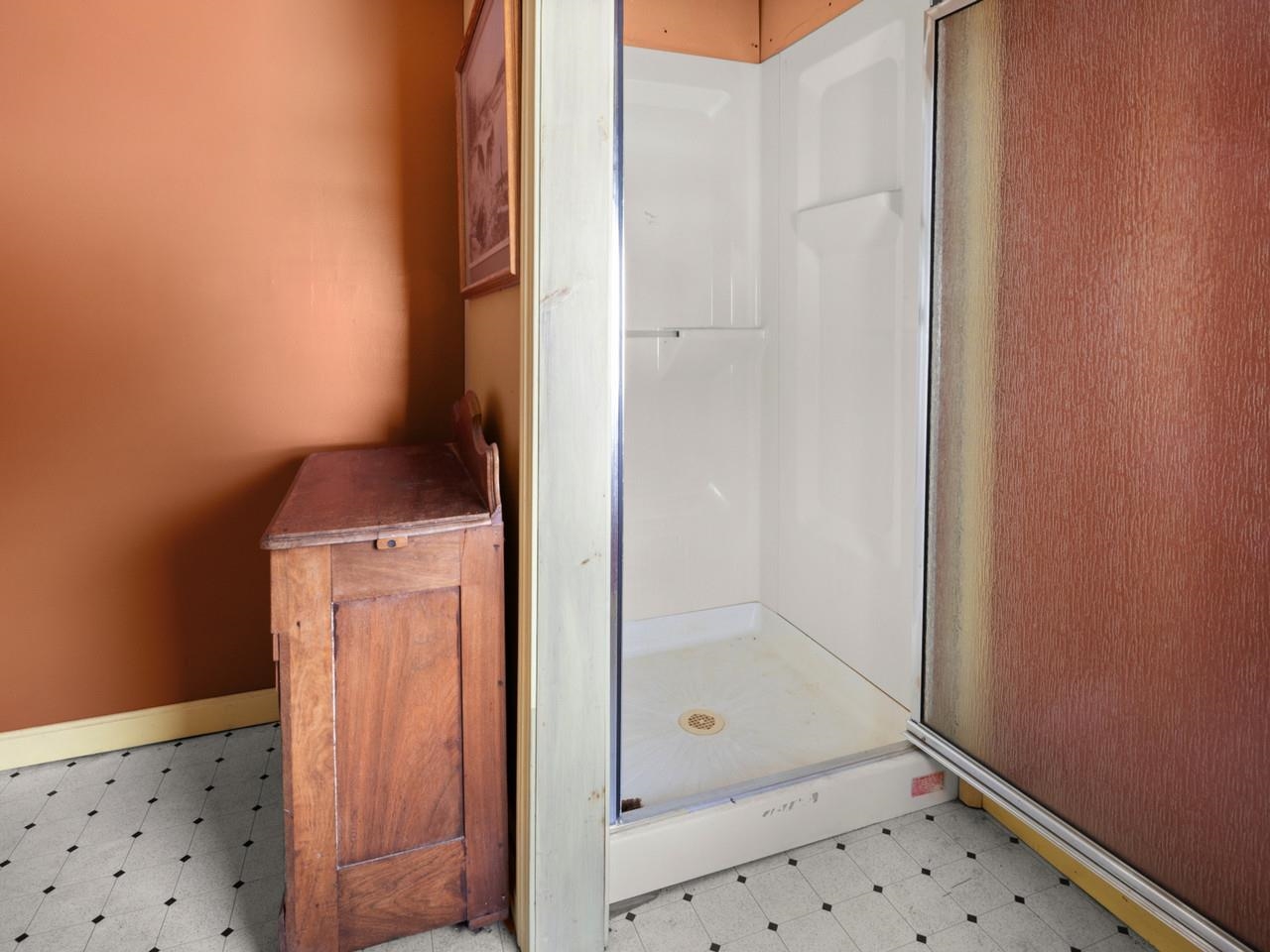 Bathroom shower