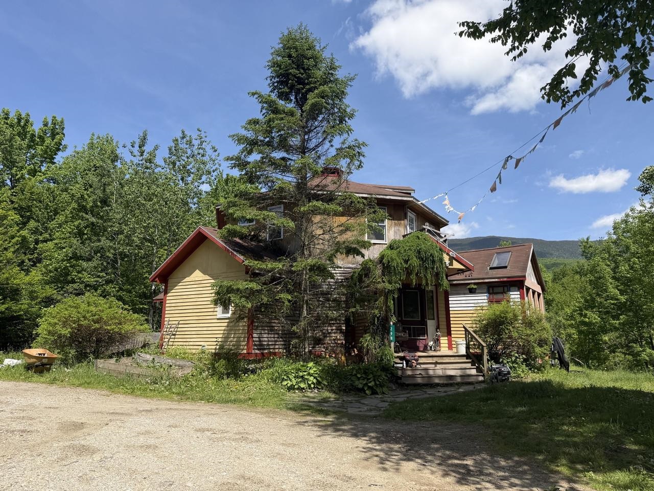 Sunny country-style exterior