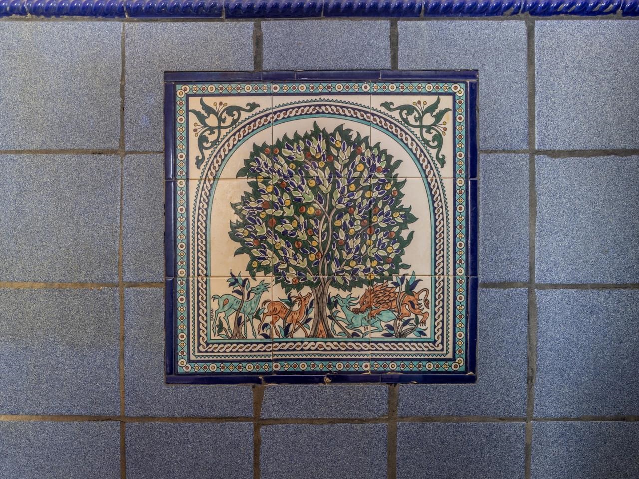 Tree tile decor