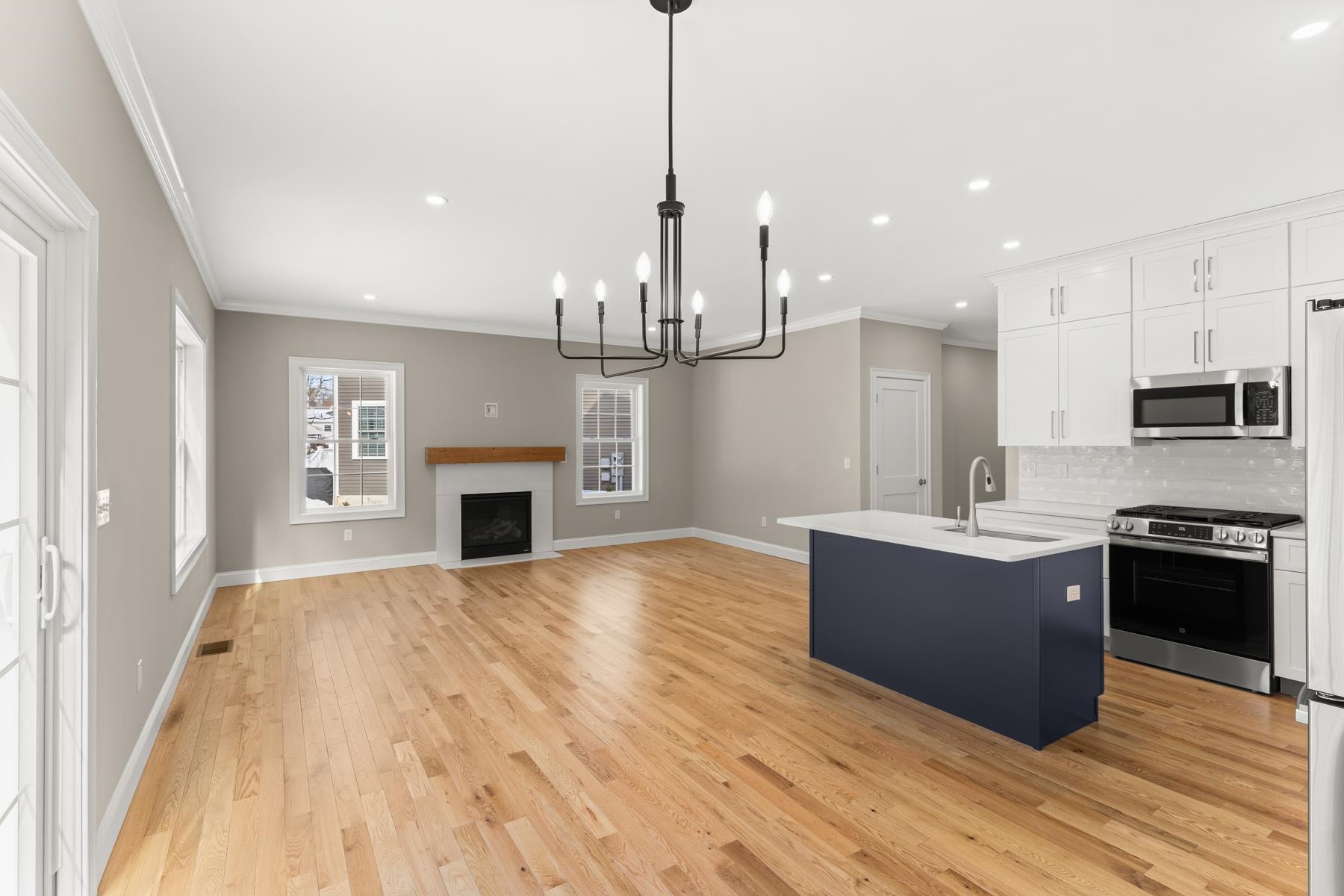 16 Porch Light Dr, Dover, NH 03820