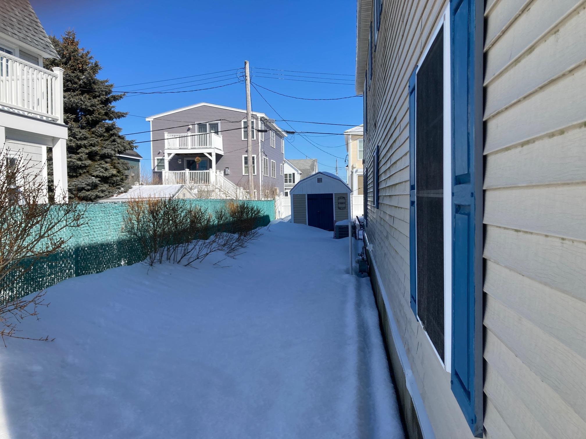 78 Pembroke St, Seabrook, NH 03874