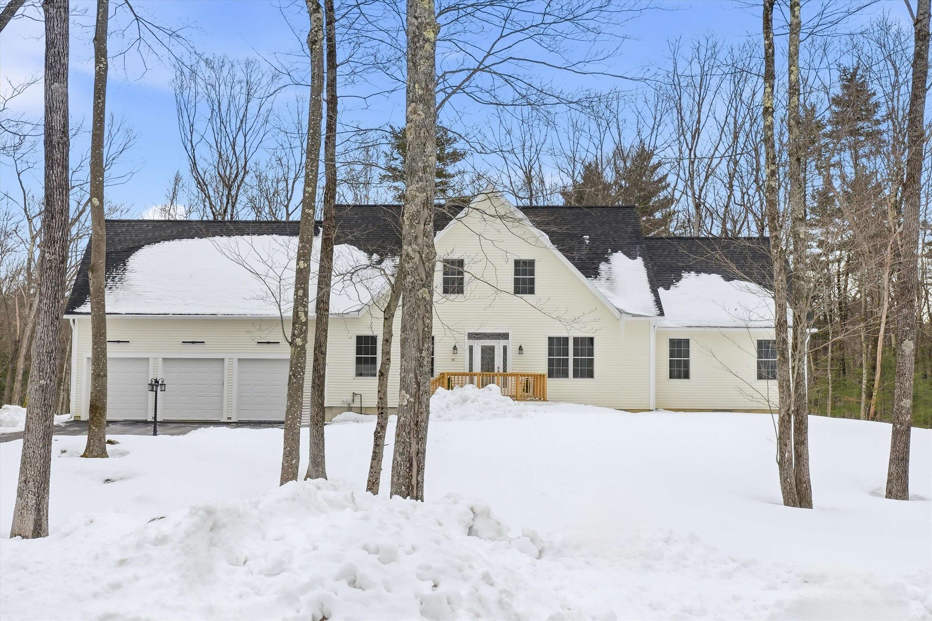 14 Lefevere Dr, Kingston, NH 03848