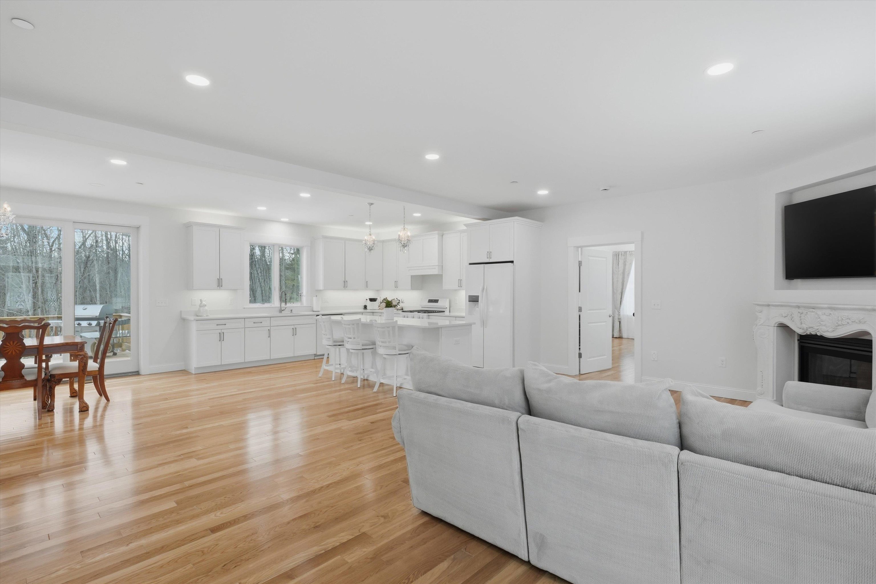 14 Lefevere Dr, Kingston, NH 03848