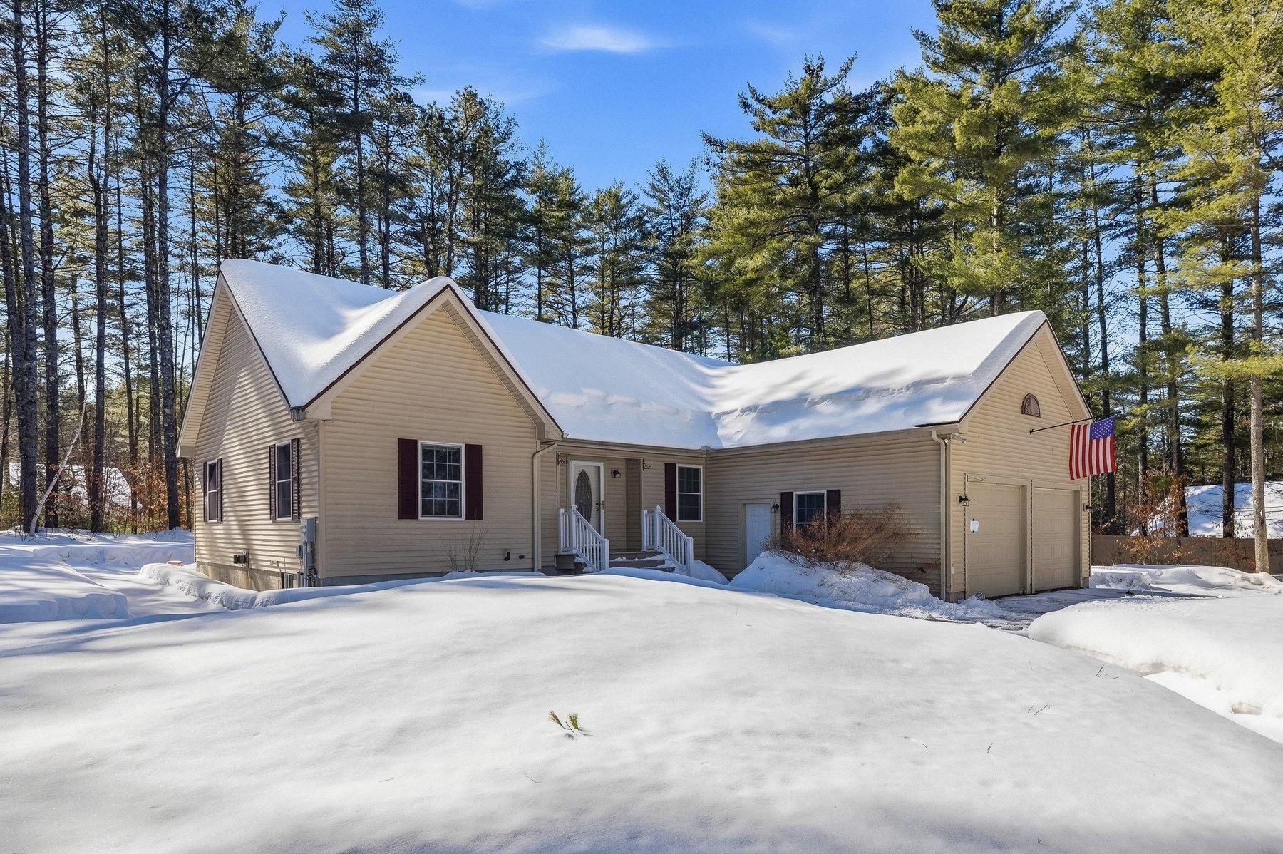 21 Barrington Cir, Ossipee, NH 03814