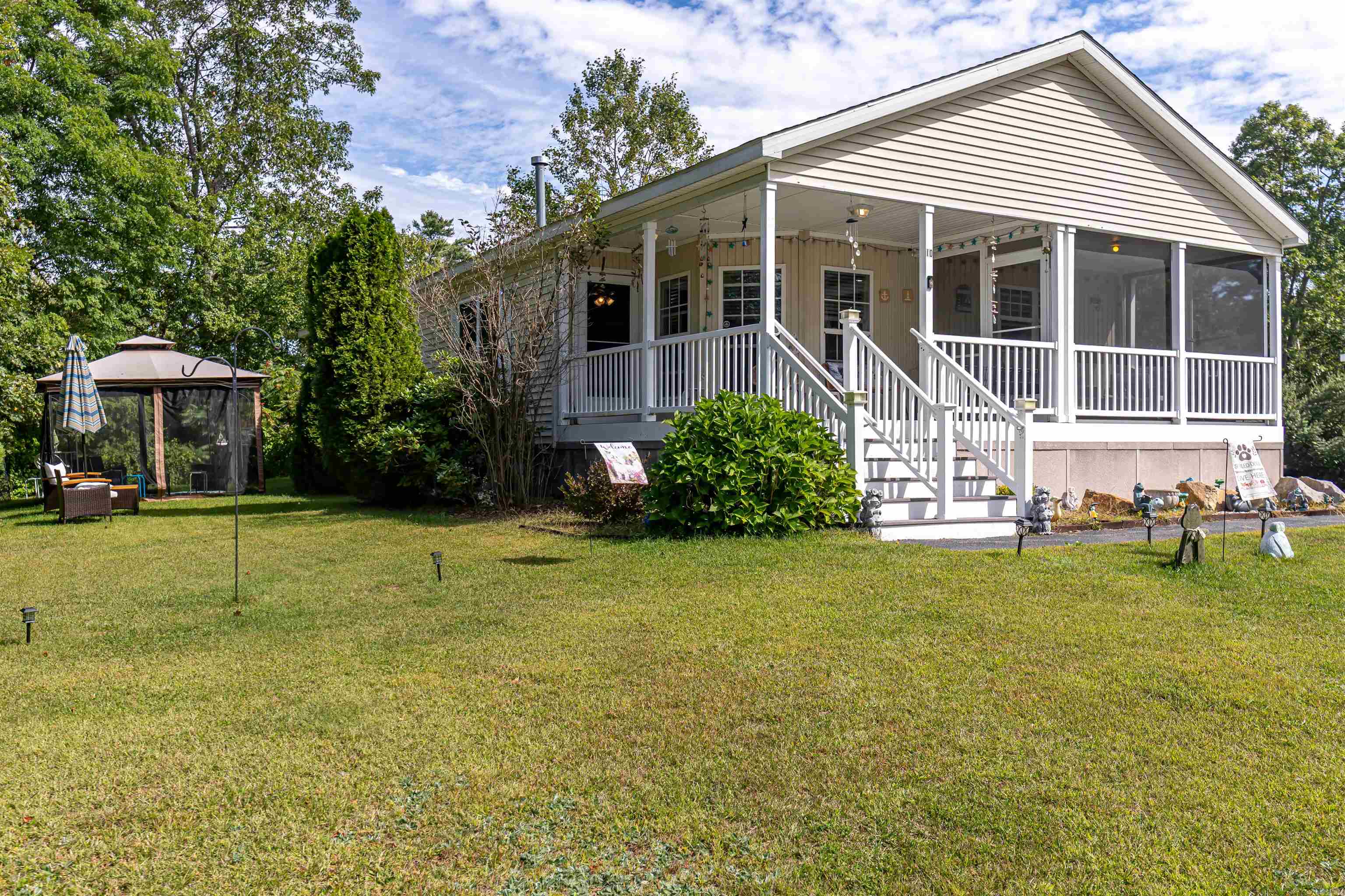 10 Tumbleweed Dr, Rochester, NH 03867