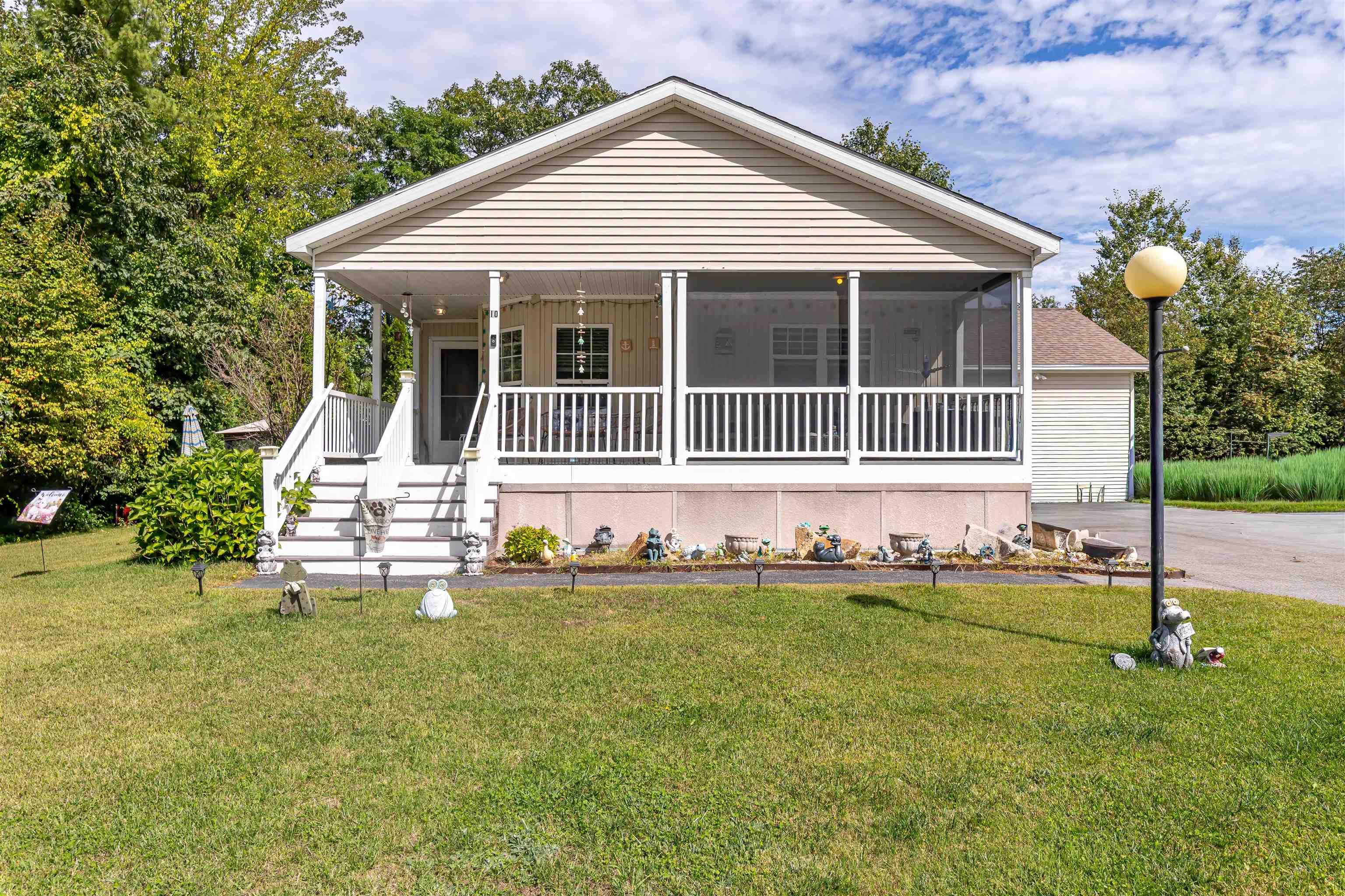 10 Tumbleweed Dr, Rochester, NH 03867