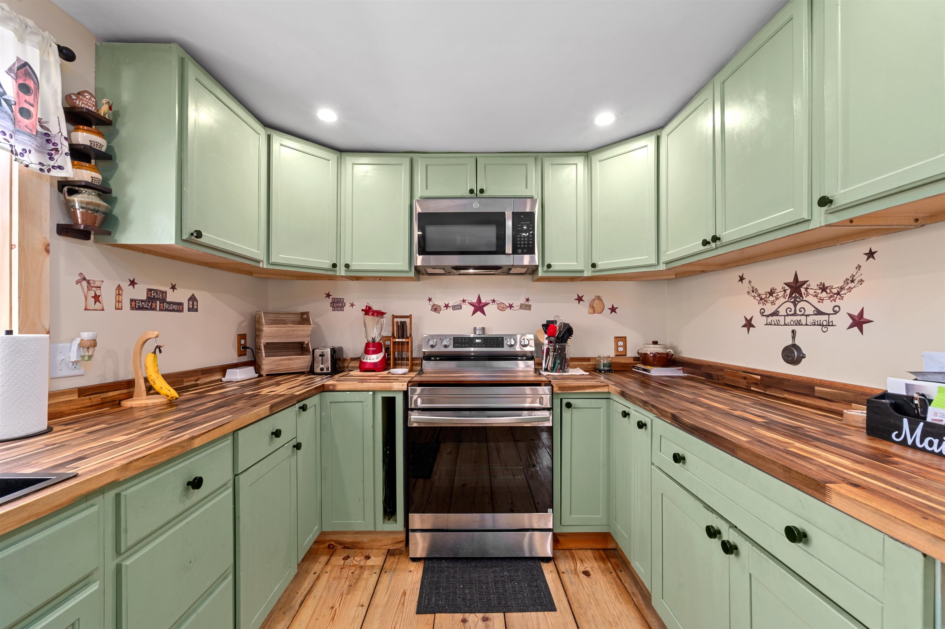 336 New Hampton Rd, Franklin, NH 03235