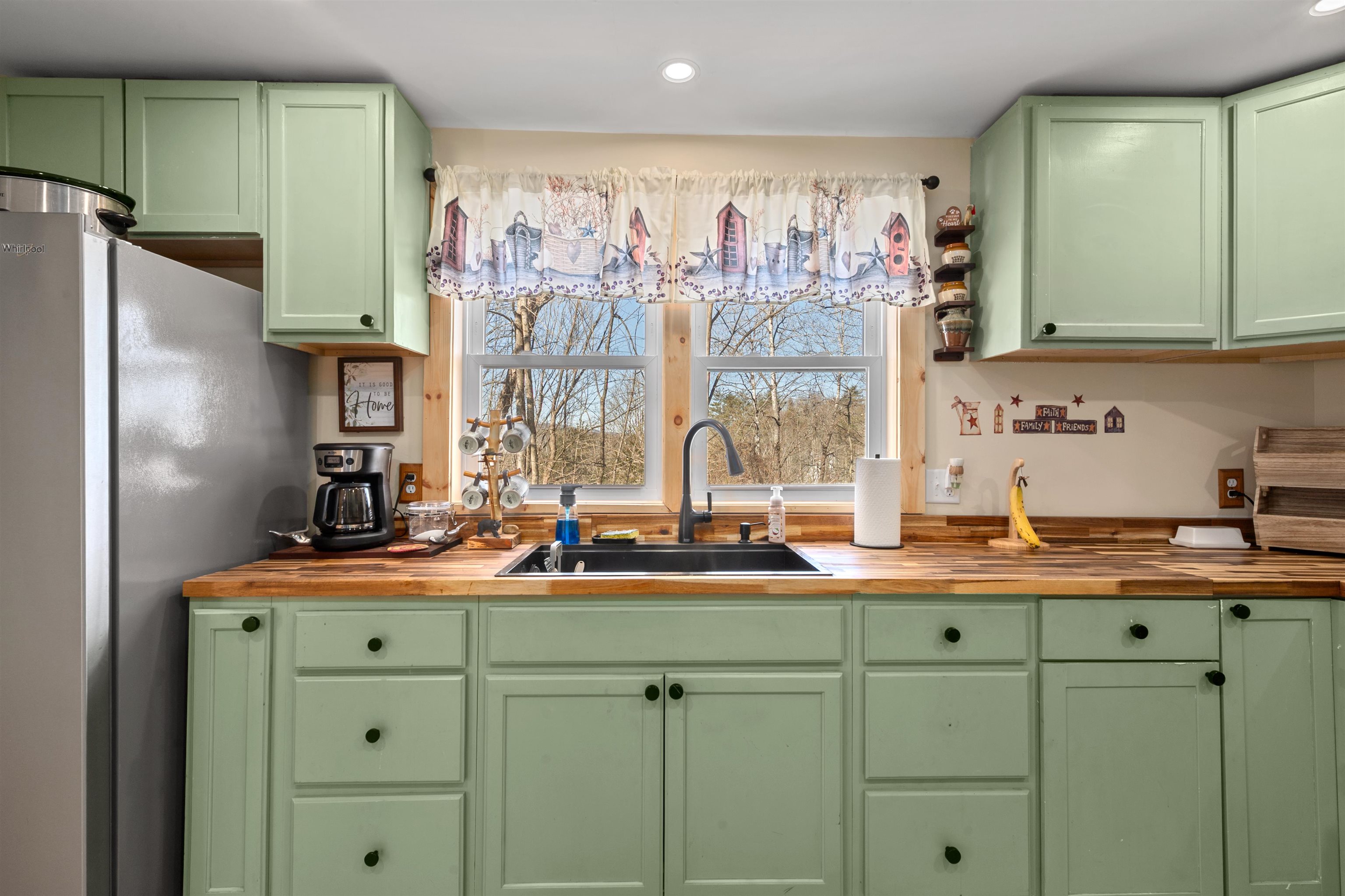 336 New Hampton Rd, Franklin, NH 03235