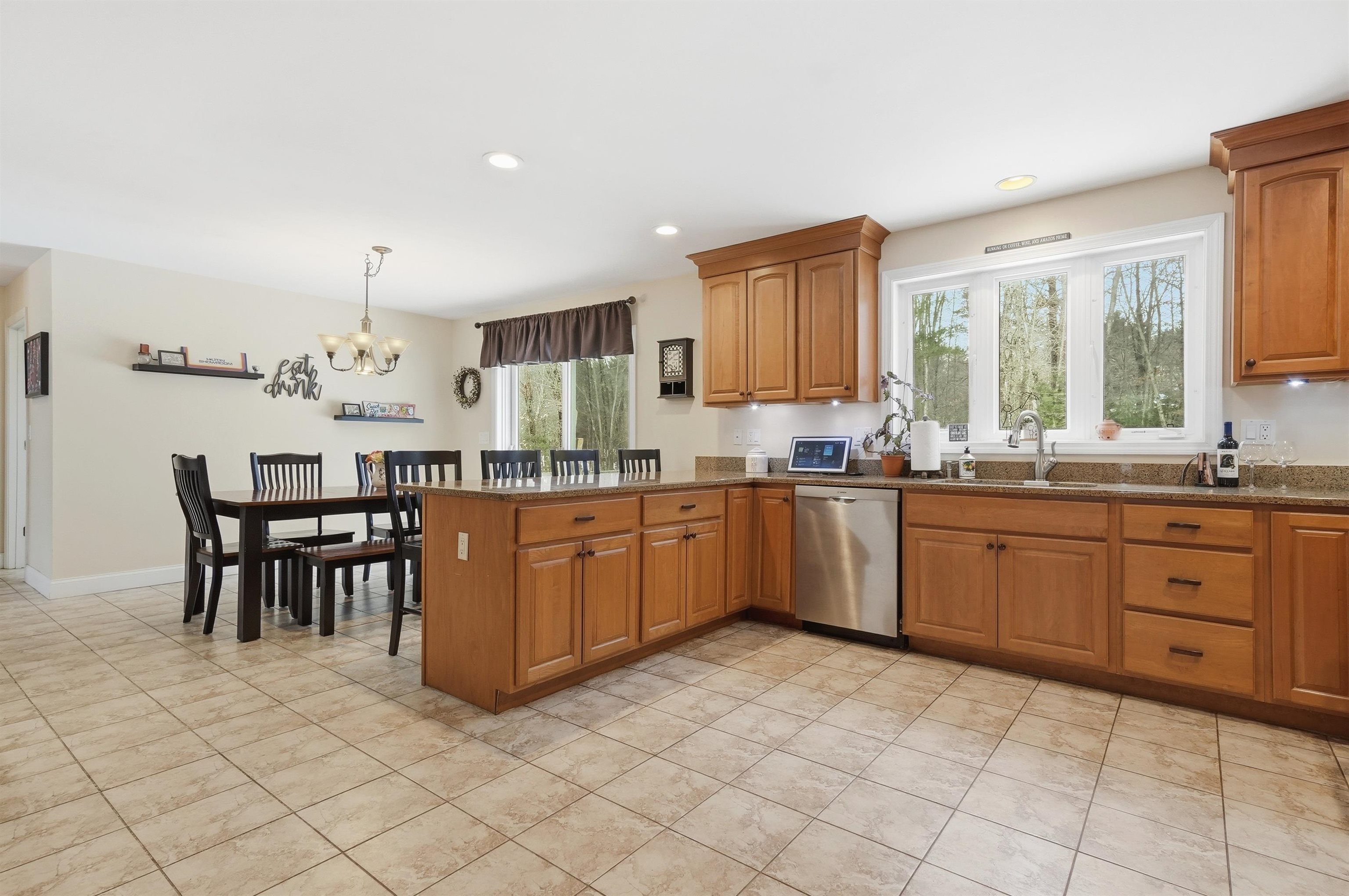 10 Ball Rd, Kingston, NH 03848