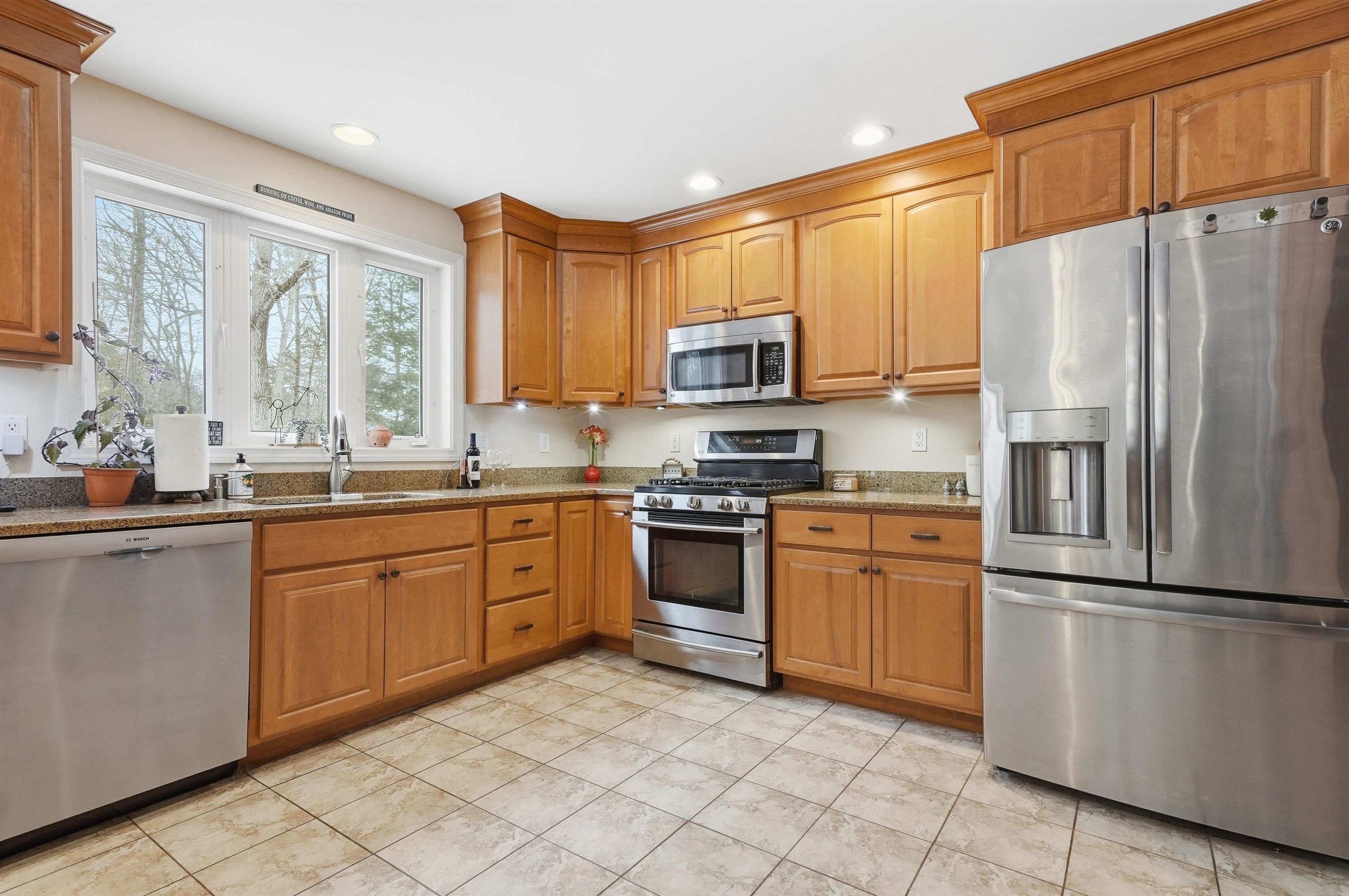 10 Ball Rd, Kingston, NH 03848