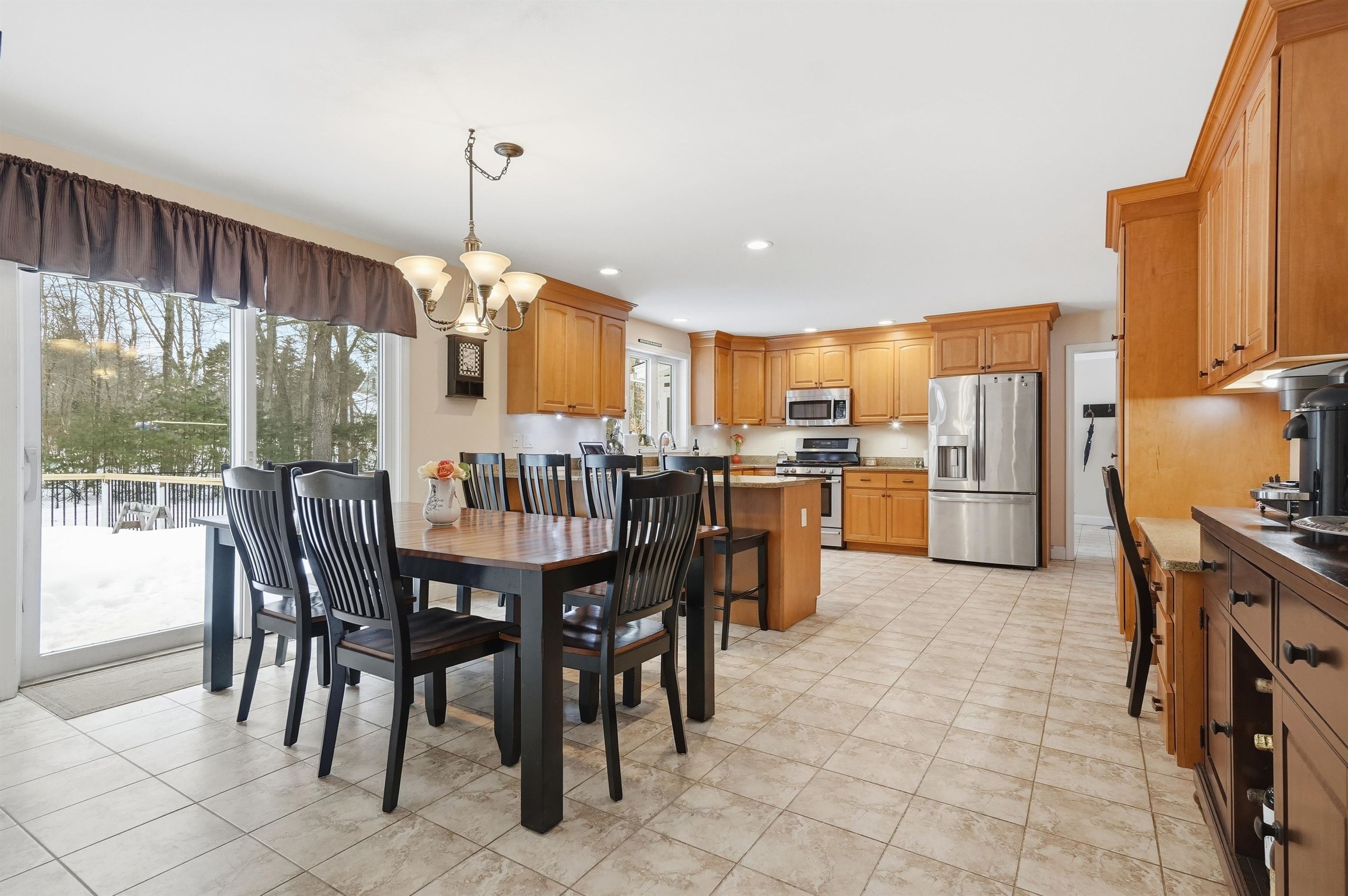 10 Ball Rd, Kingston, NH 03848