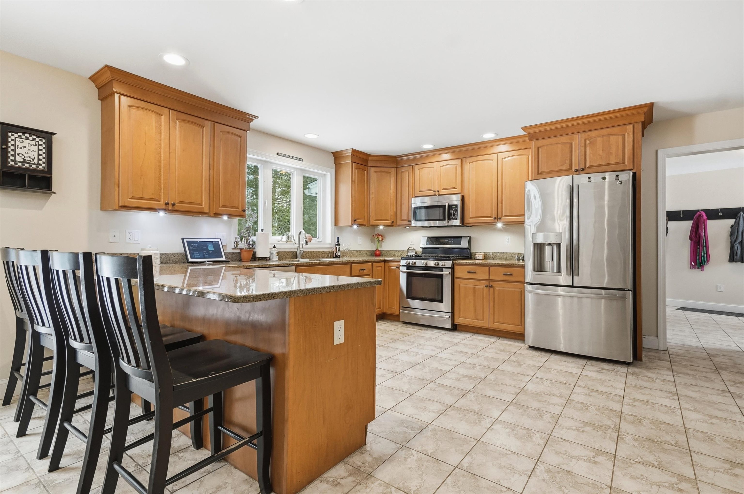 10 Ball Rd, Kingston, NH 03848