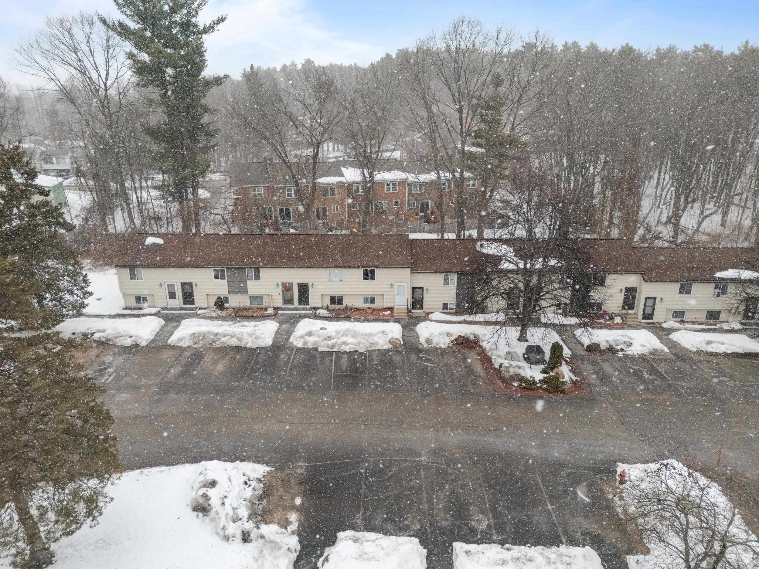 905 Mammoth Rd, Manchester, NH 03104