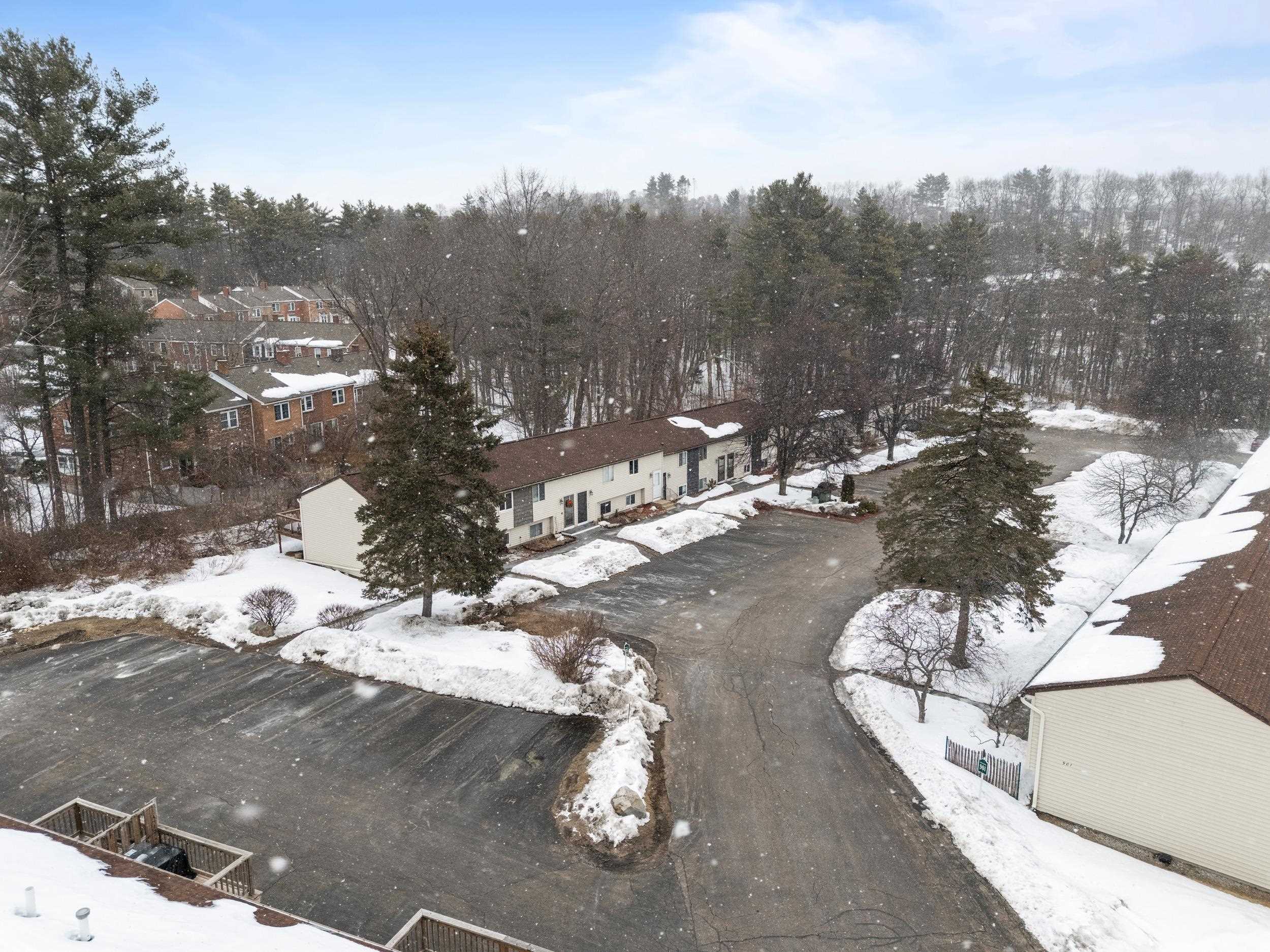 905 Mammoth Rd, Manchester, NH 03104