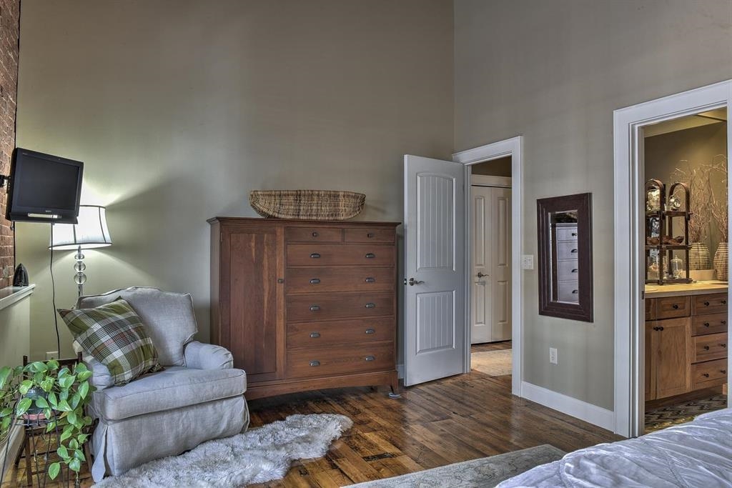 8 Main St, Jaffrey, NH 03452