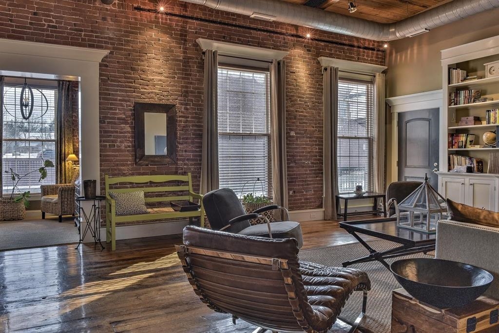 8 Main St, Jaffrey, NH 03452