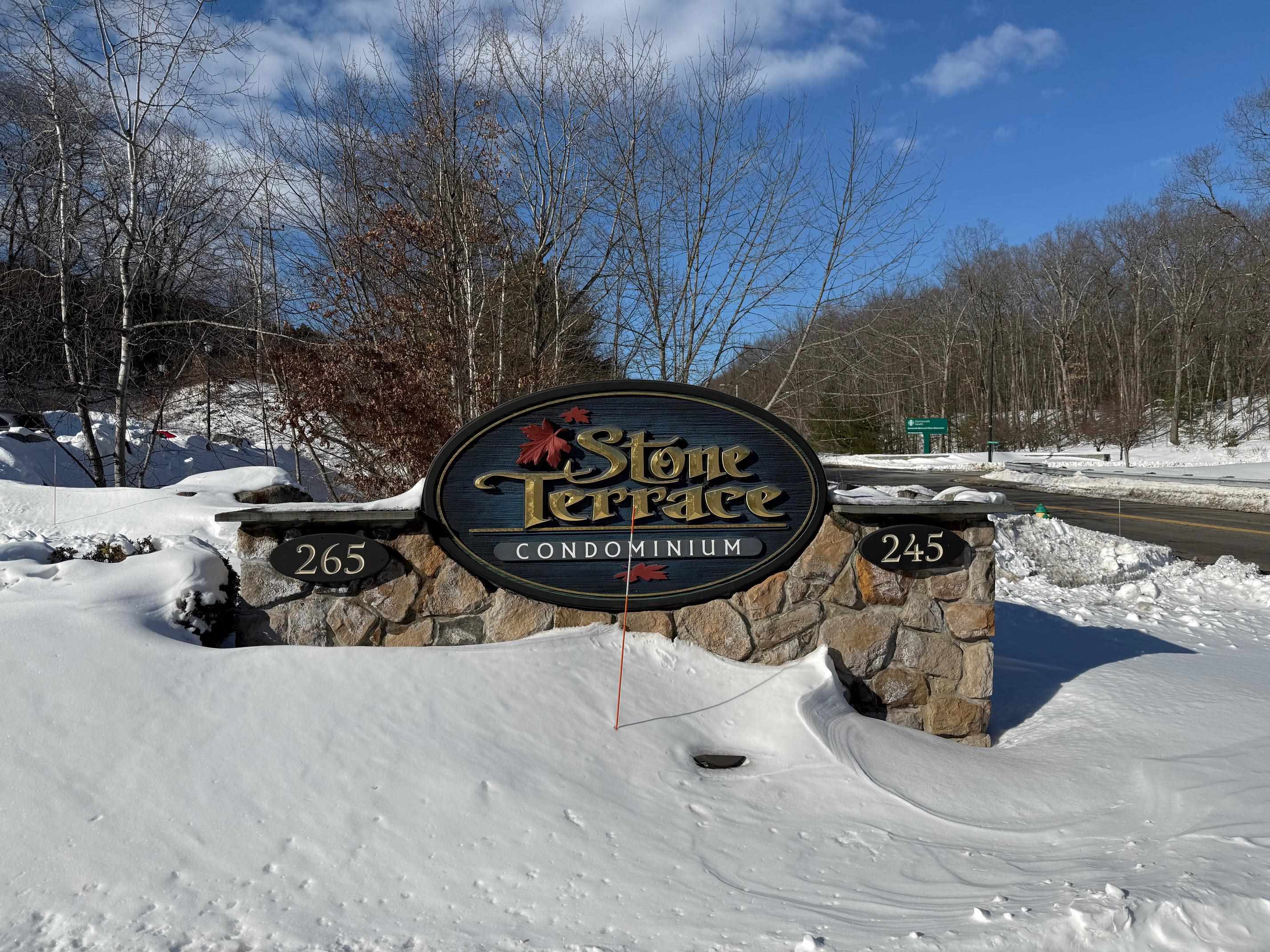 265 Edward J Roy Dr, Manchester, NH 03104