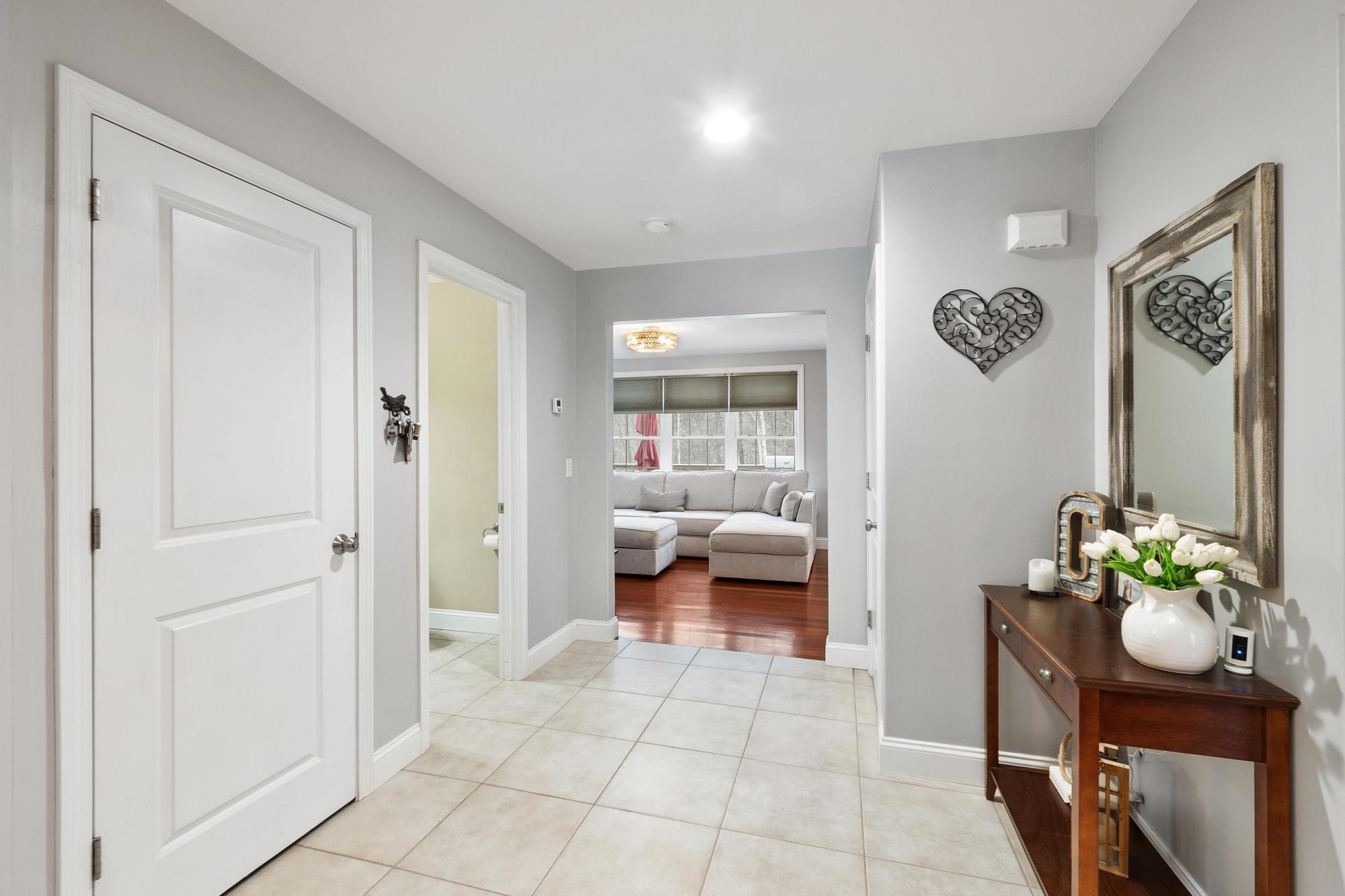 12 Glastombury Dr, Sandown, NH 03873