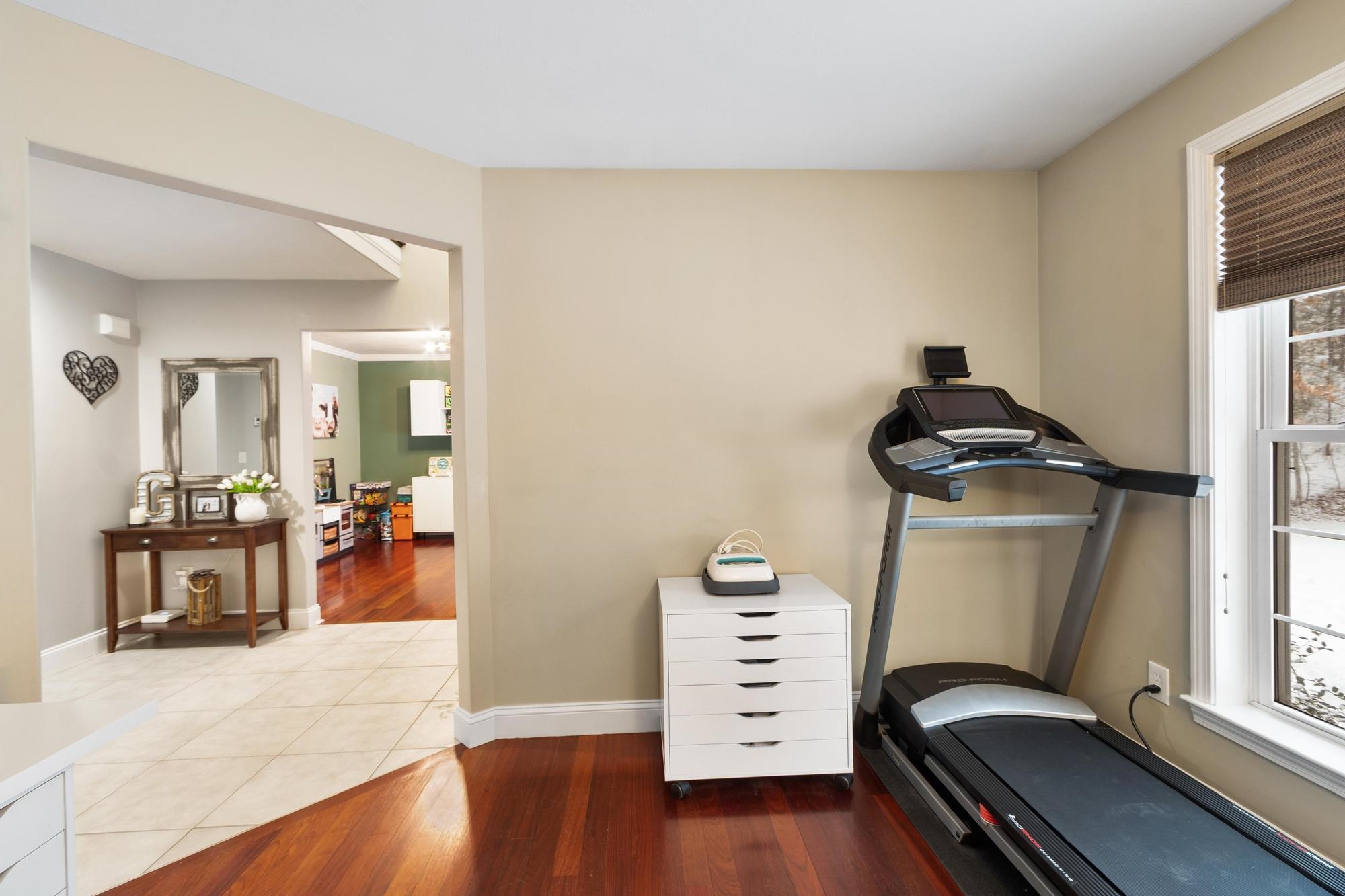 12 Glastombury Dr, Sandown, NH 03873