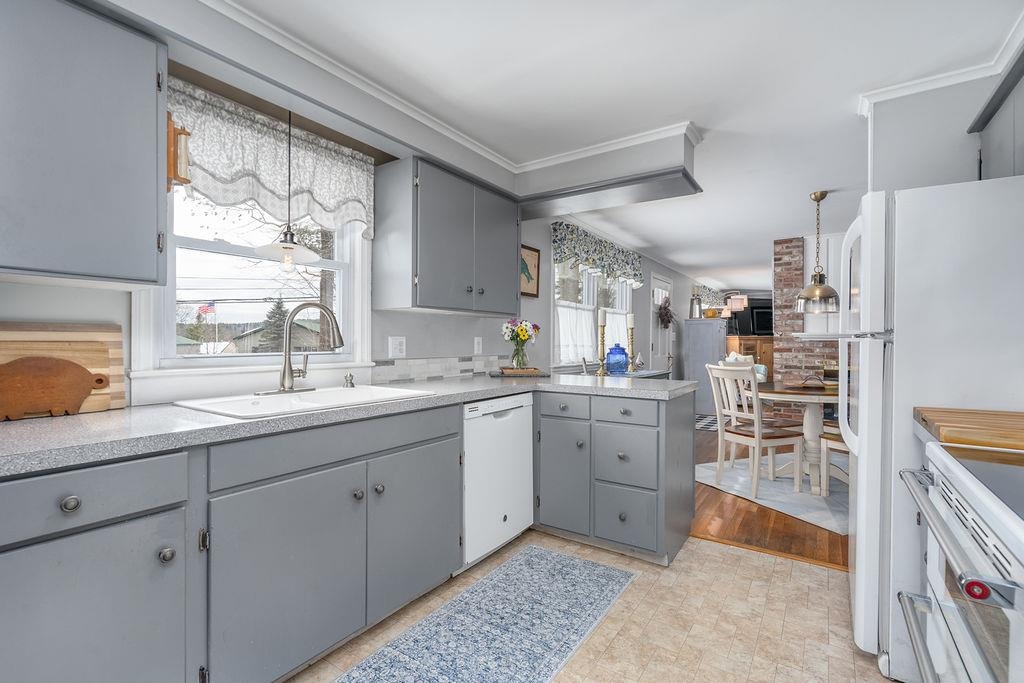 Homes for sale in Epsom, NH | 1050 Dover Rd, Epsom, NH 03234 | MLS# 5078250