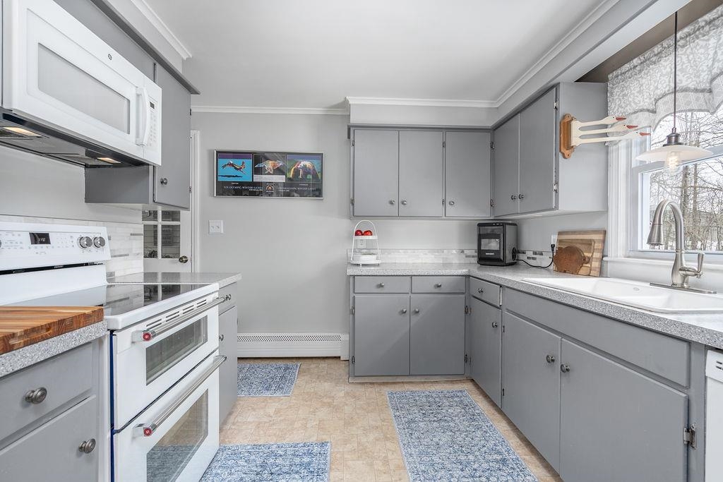 Homes for sale in Epsom, NH | 1050 Dover Rd, Epsom, NH 03234 | MLS# 5078250