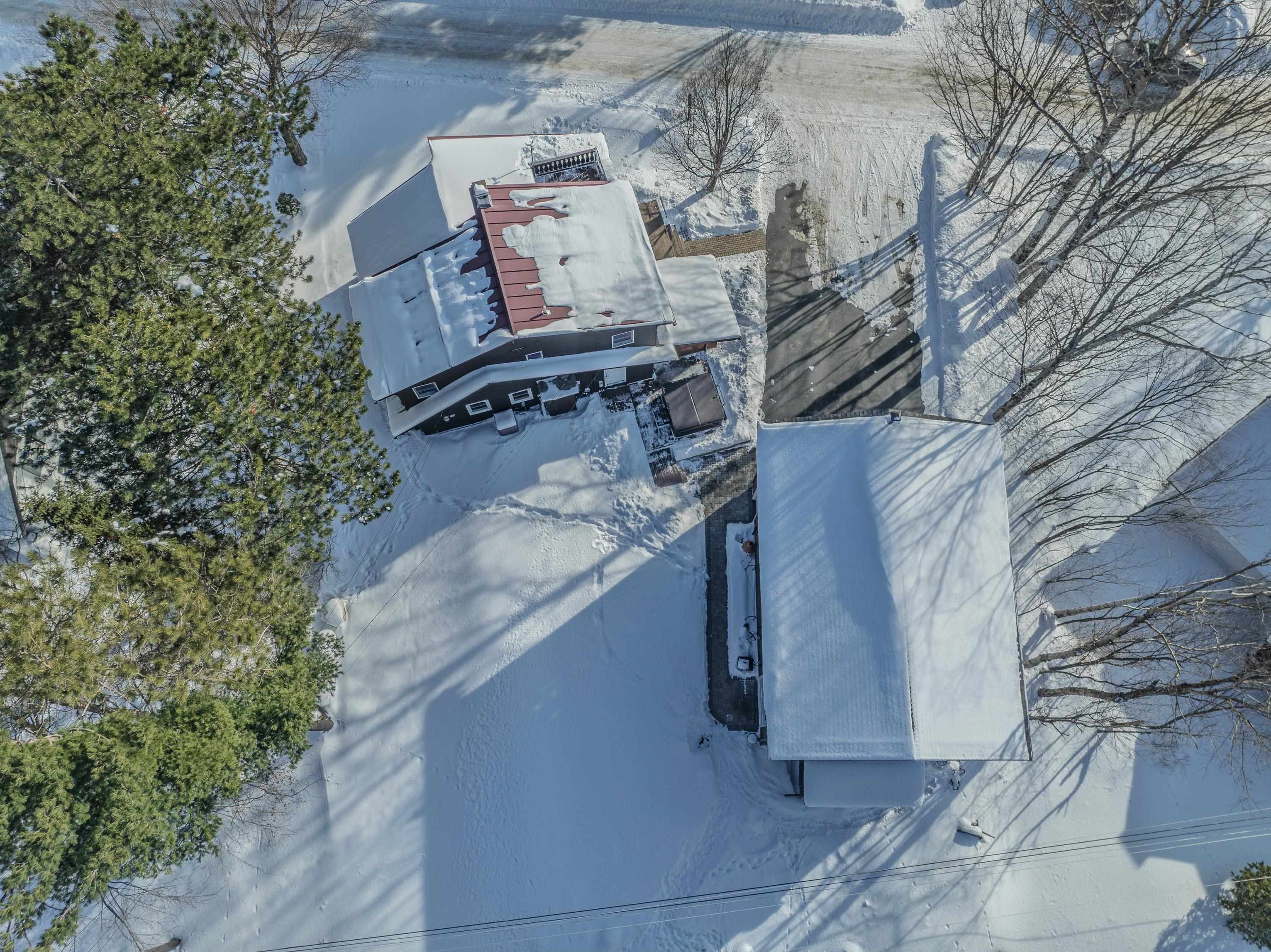 37 Pioneer Rd, Franconia, NH 03580