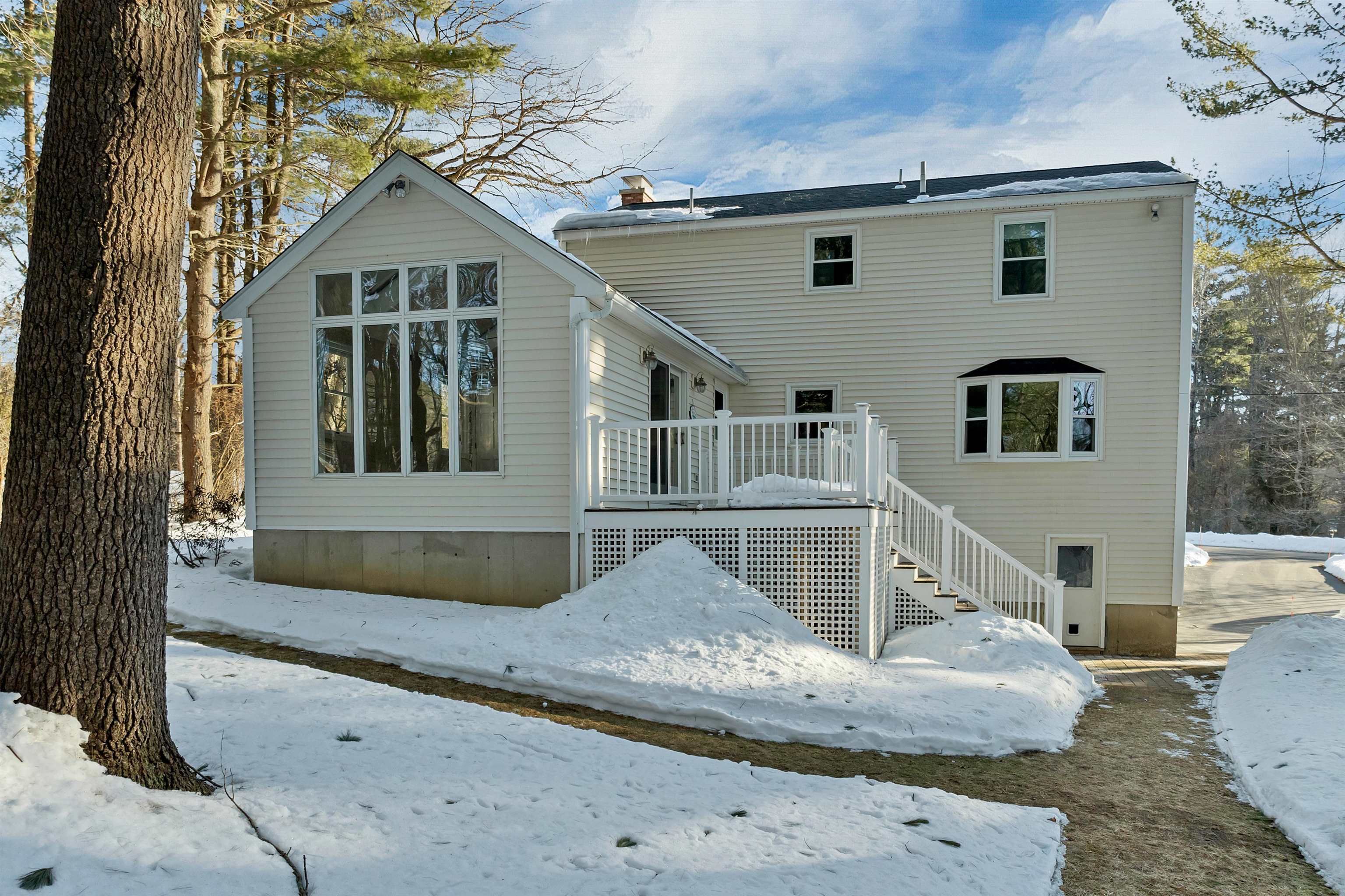 14 Doe Run Ln, Stratham, NH 03885