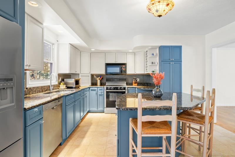 20 Greatstone Dr, Merrimack, NH 03054