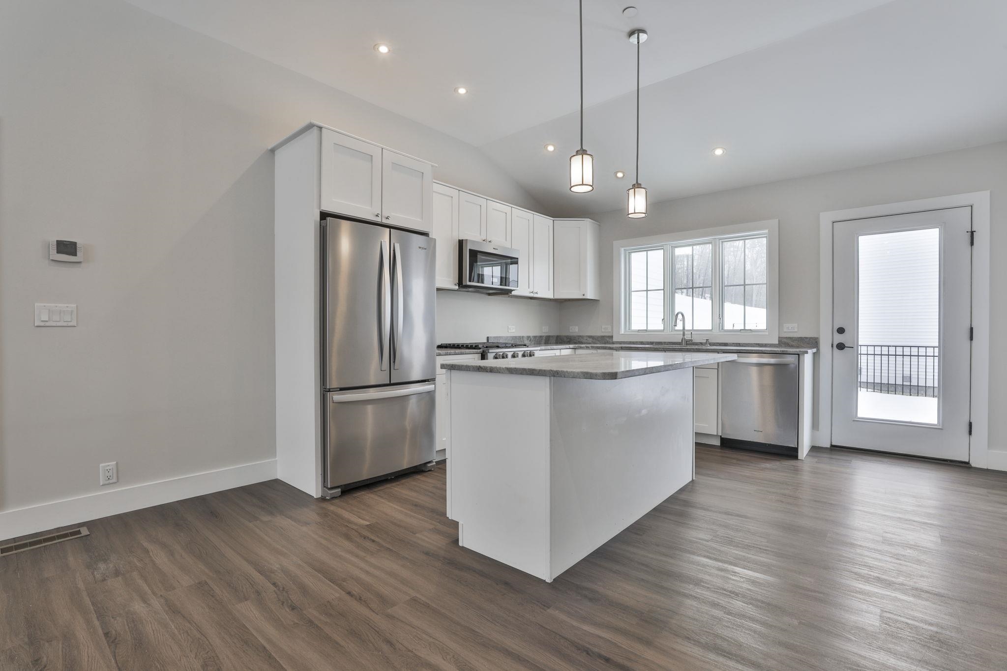 11 Pendleton Farms Ln, Amherst, NH 03031