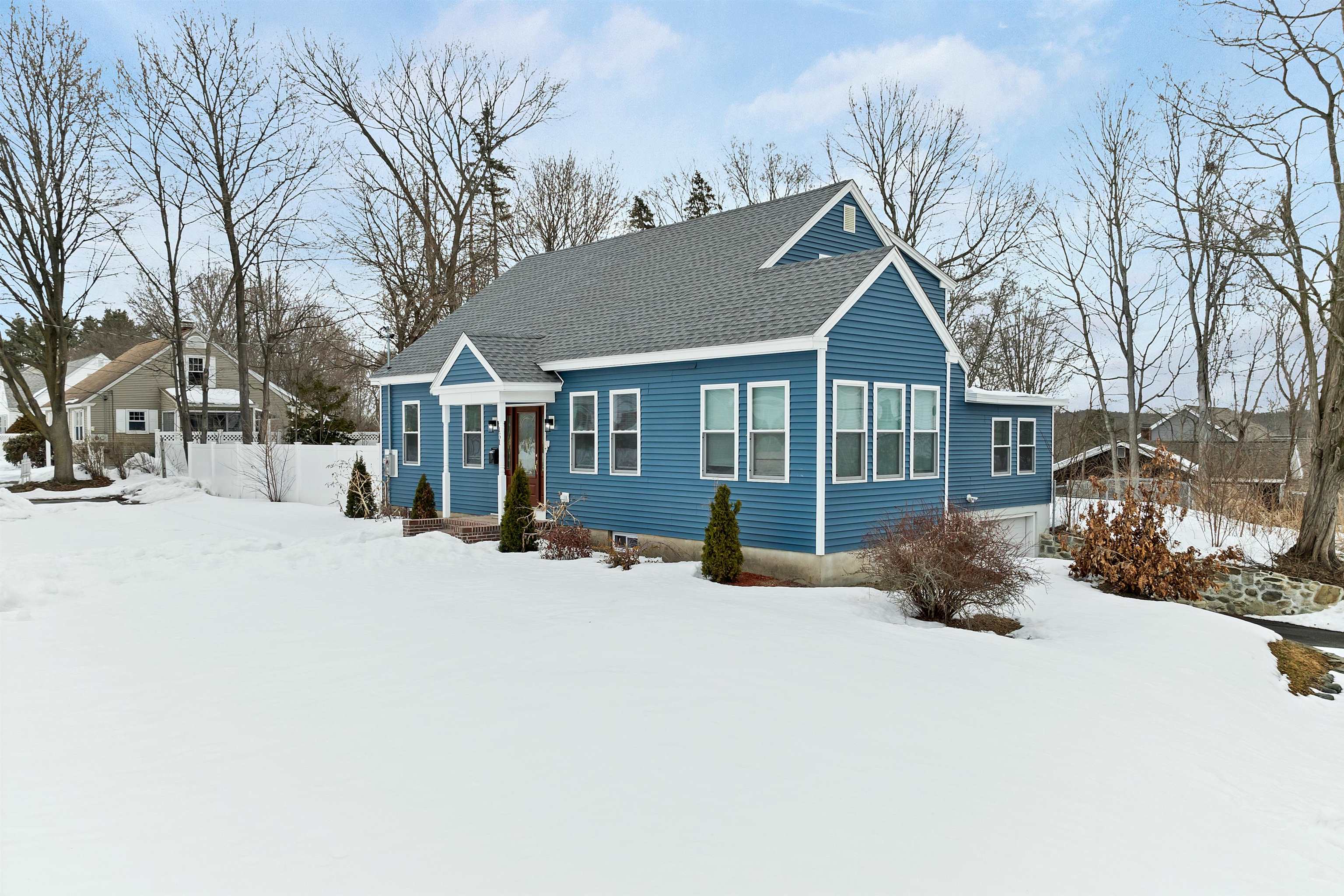 151 Tolles St, Nashua, NH 03064