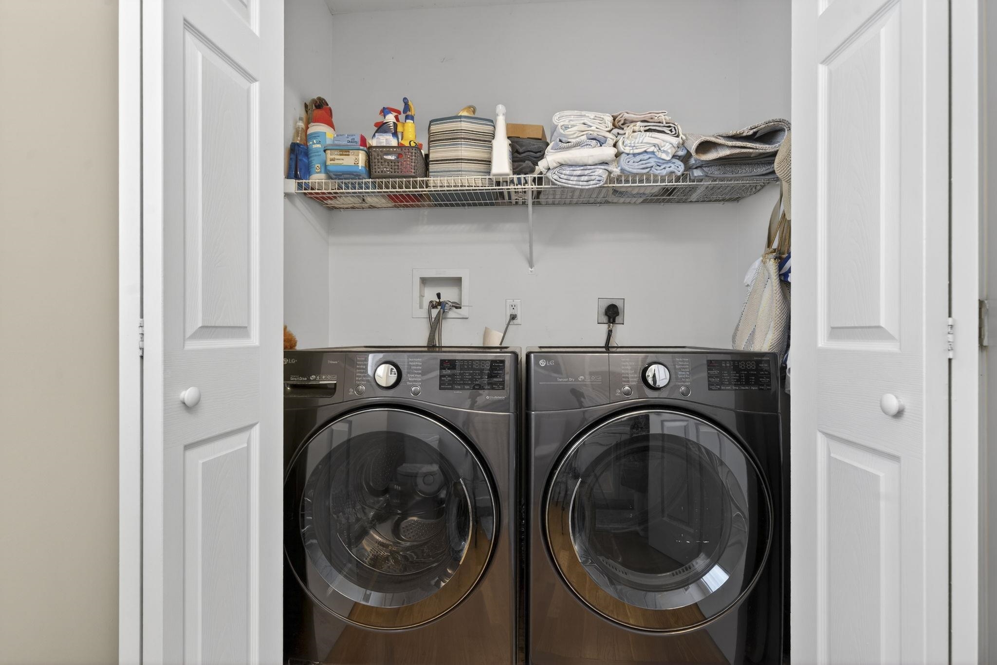 38 Buckingham Dr, Londonderry, NH 03053