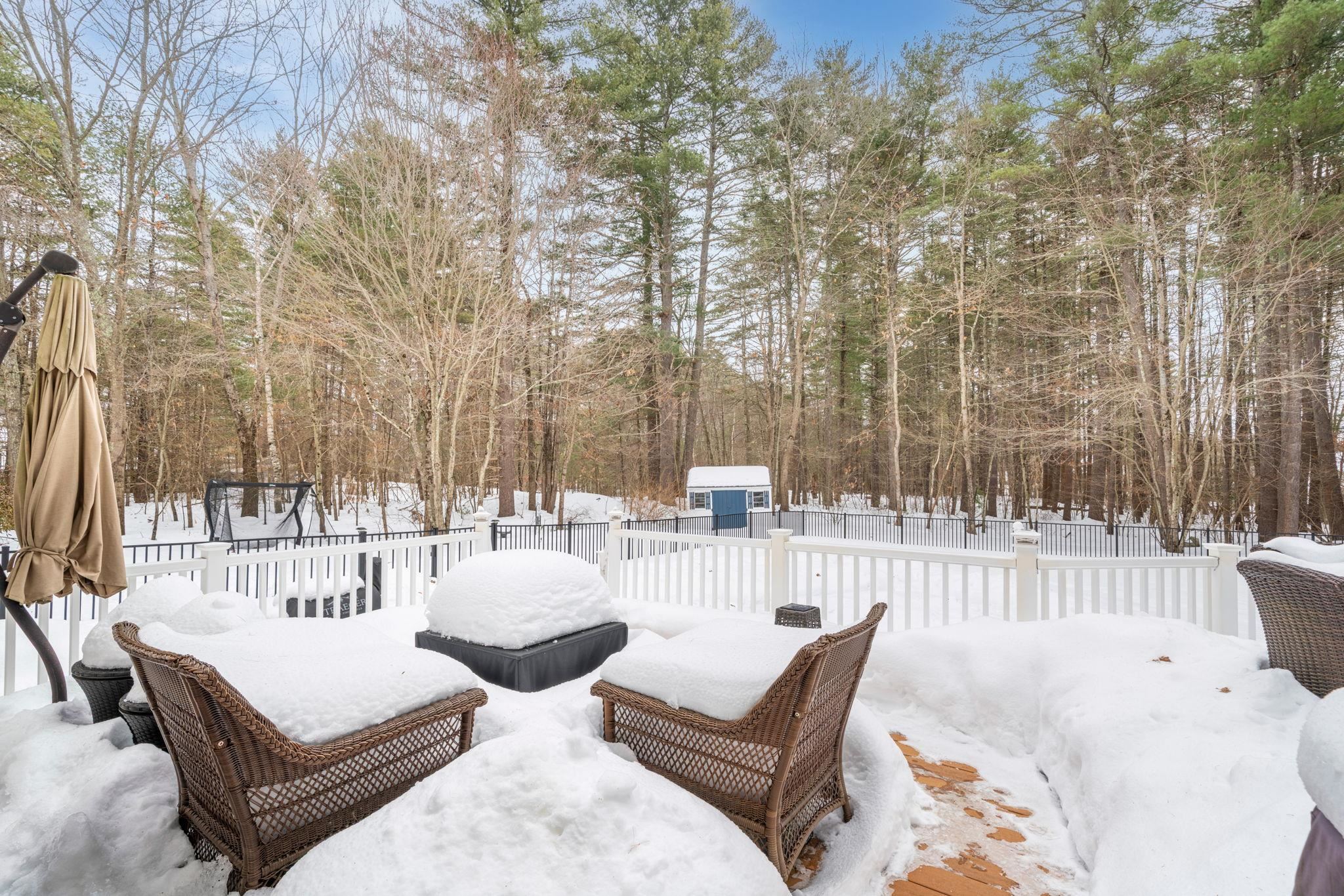 38 Buckingham Dr, Londonderry, NH 03053