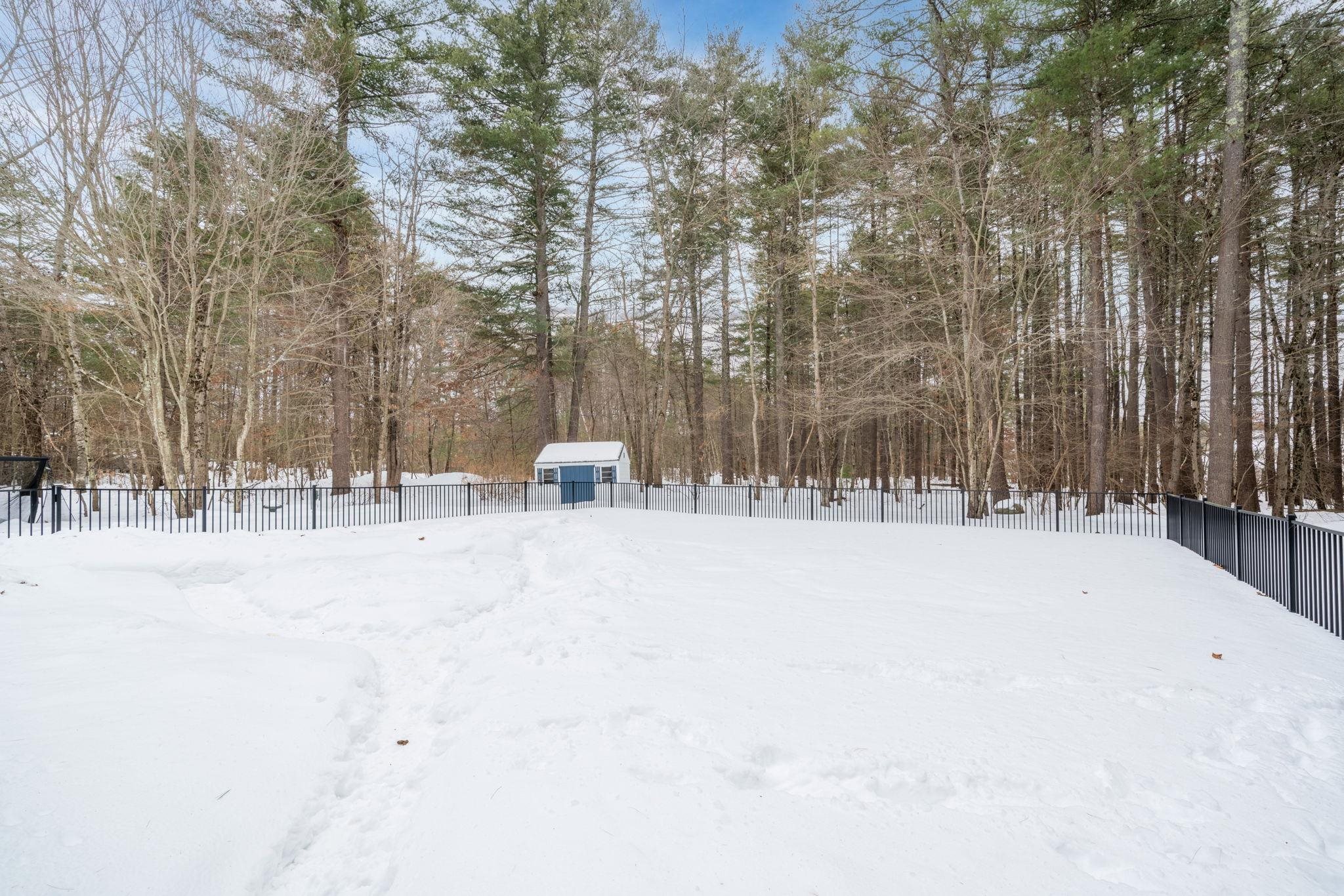 38 Buckingham Dr, Londonderry, NH 03053