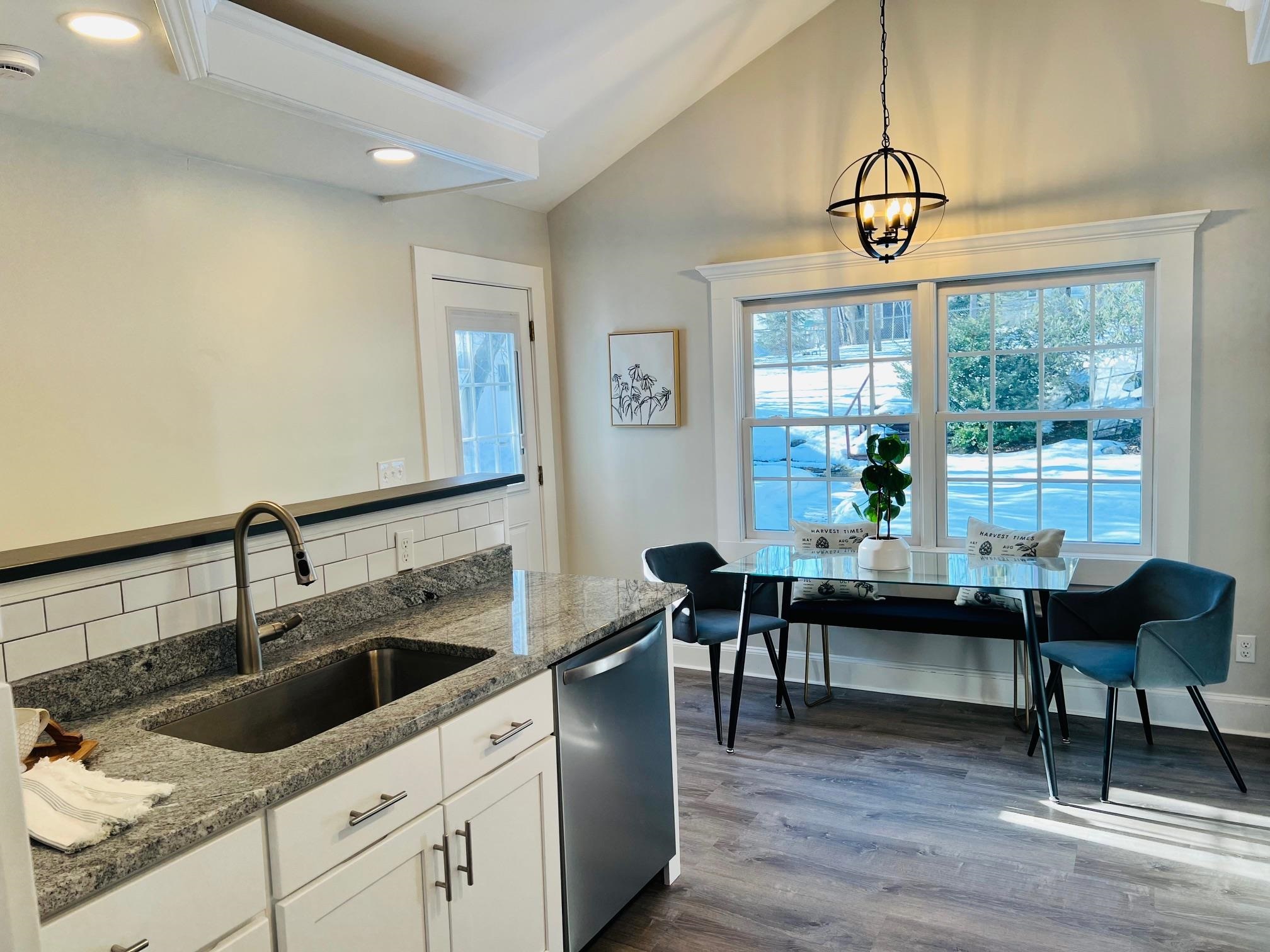 34 School St, Hudson, NH 03051