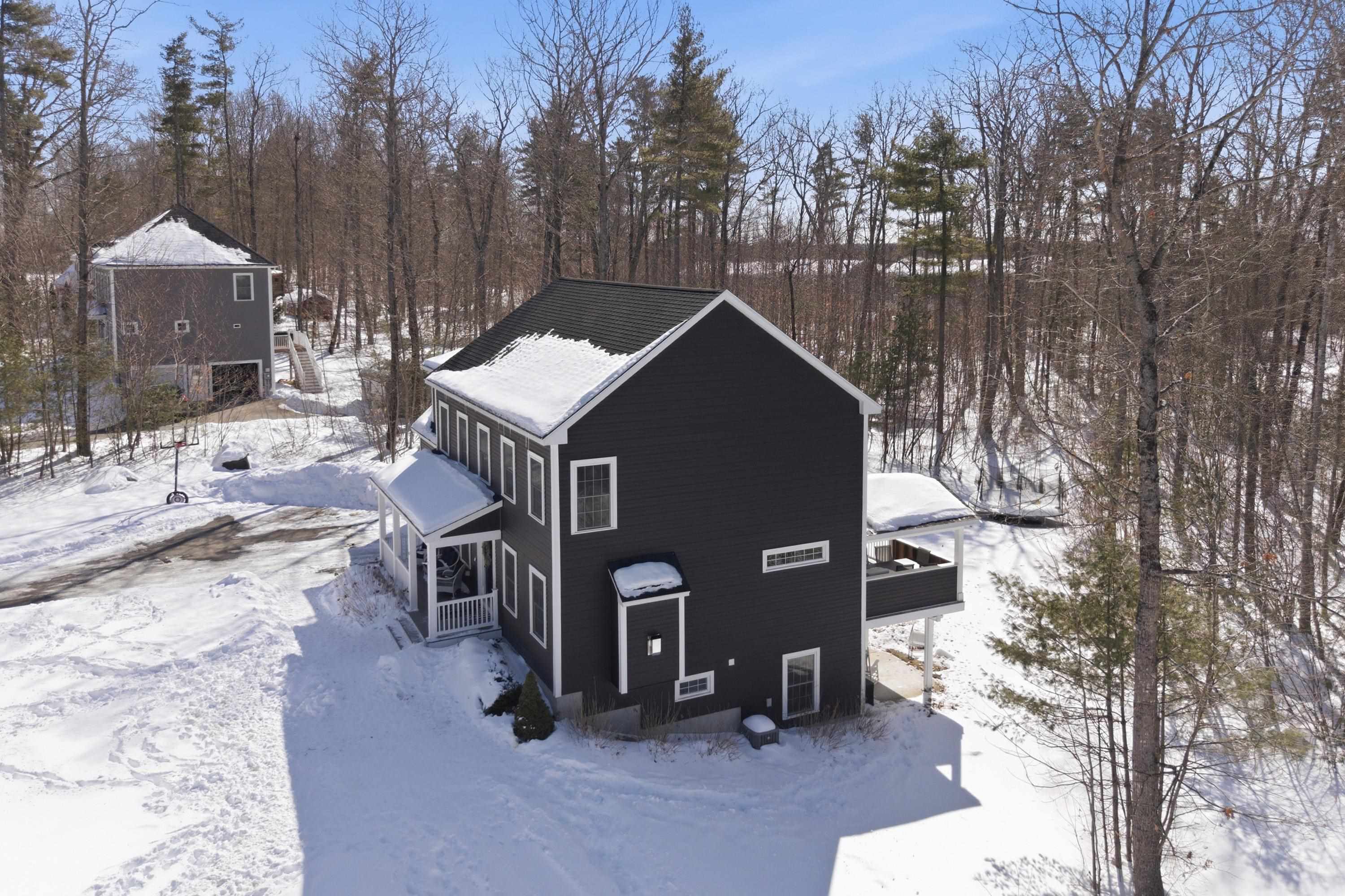 107 Village Place Dr, Barrington, NH 03825