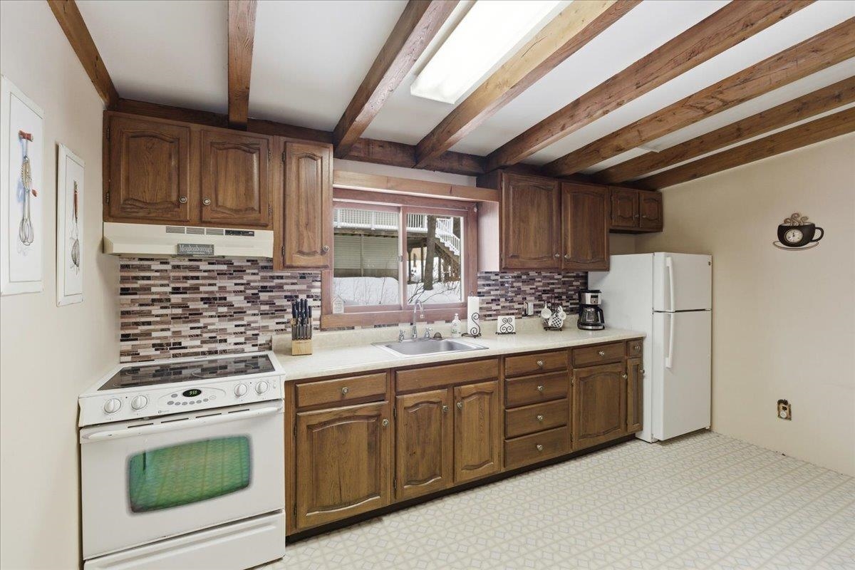 16 Robin Ln, Moultonborough, NH 03254