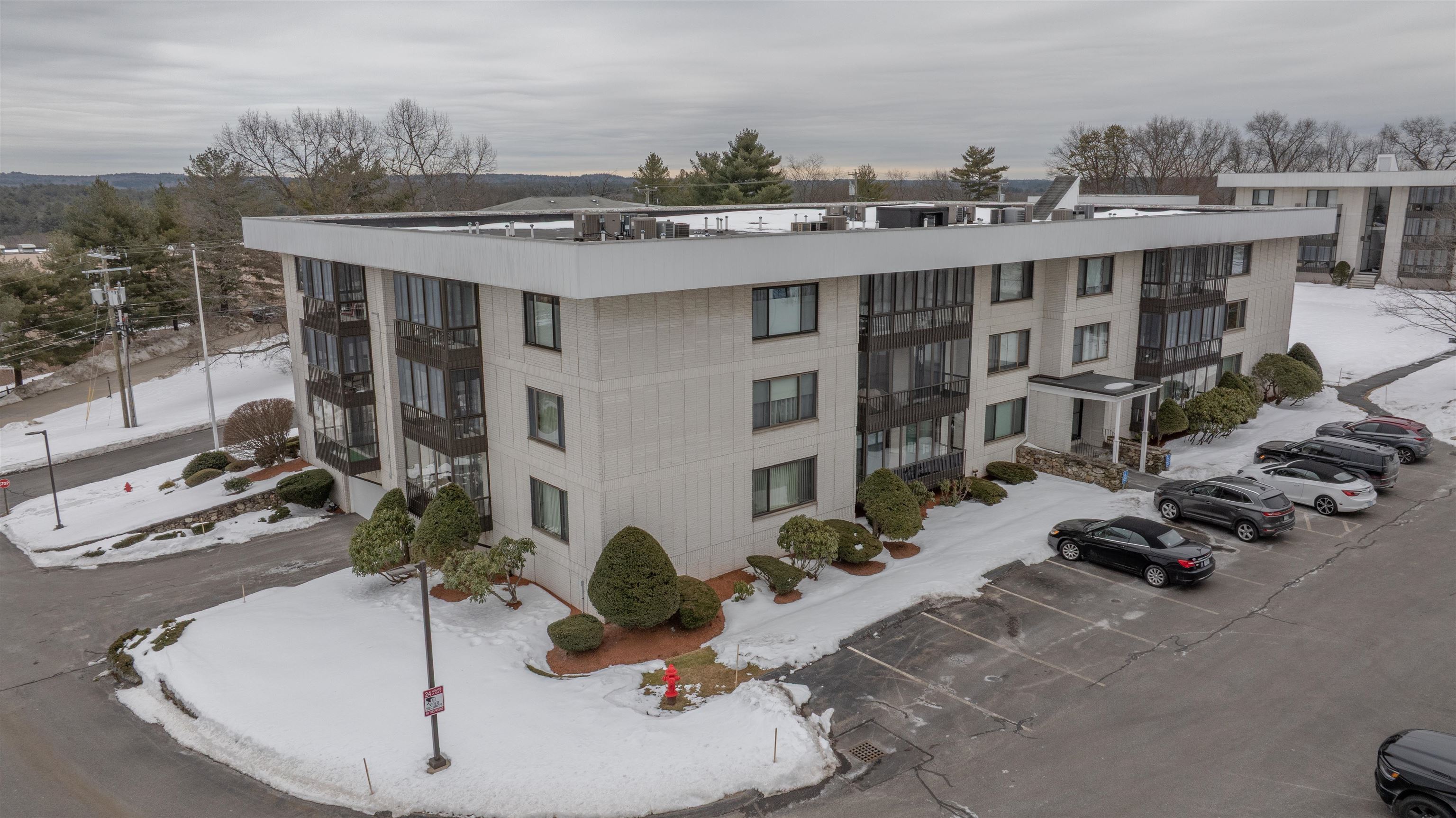 33 Spit Brook Rd, Nashua, NH 03060