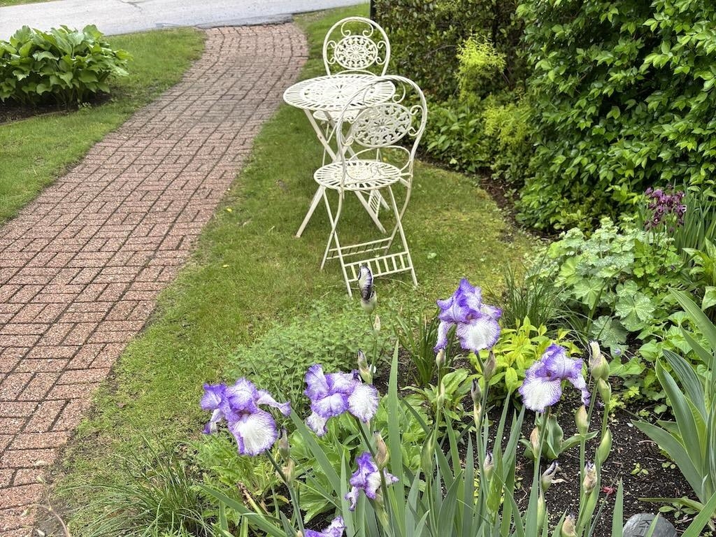 14 Colonial Sq, Peterborough, NH 03458