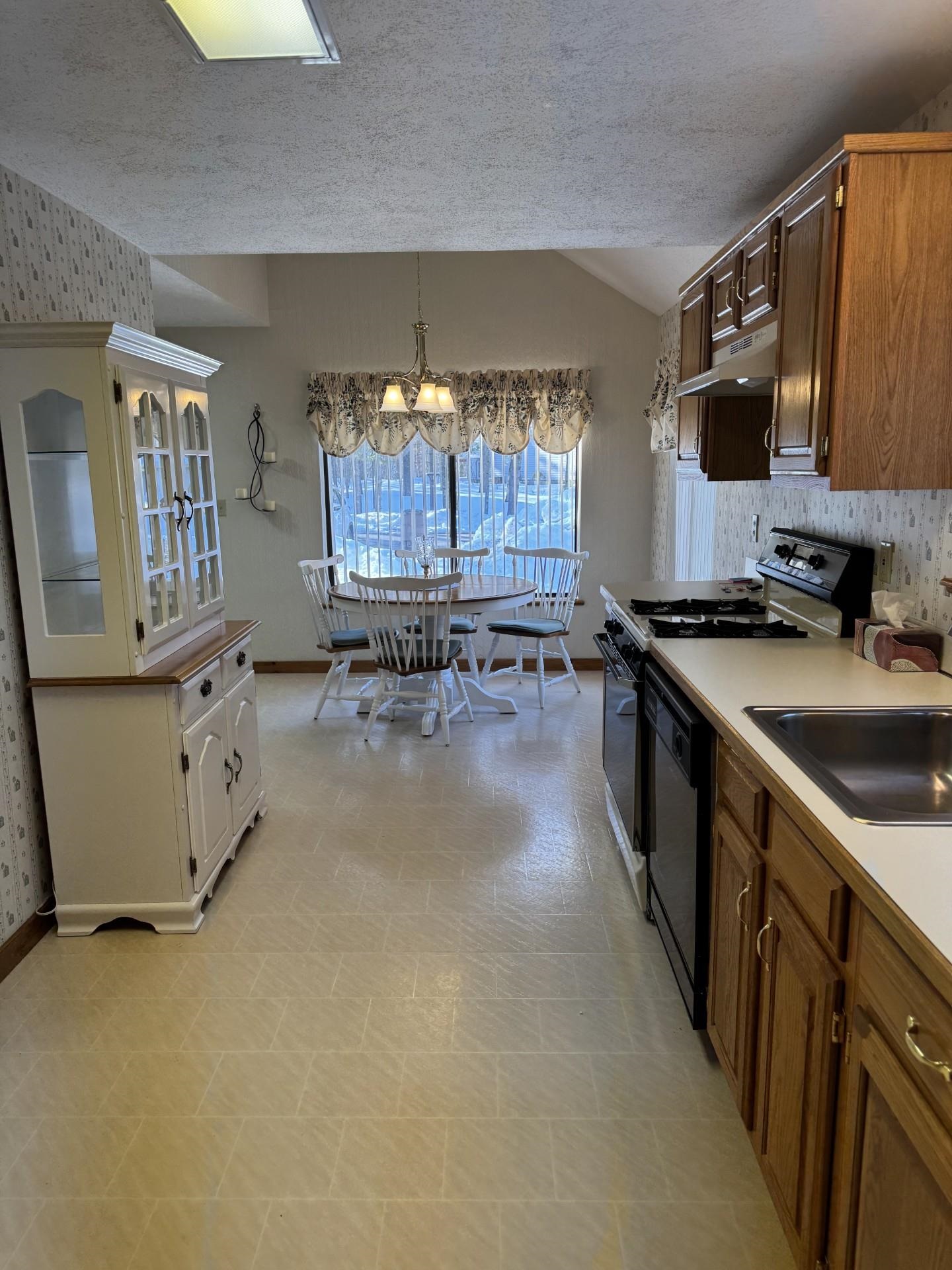 40 Overlook Dr, Atkinson, NH 03811